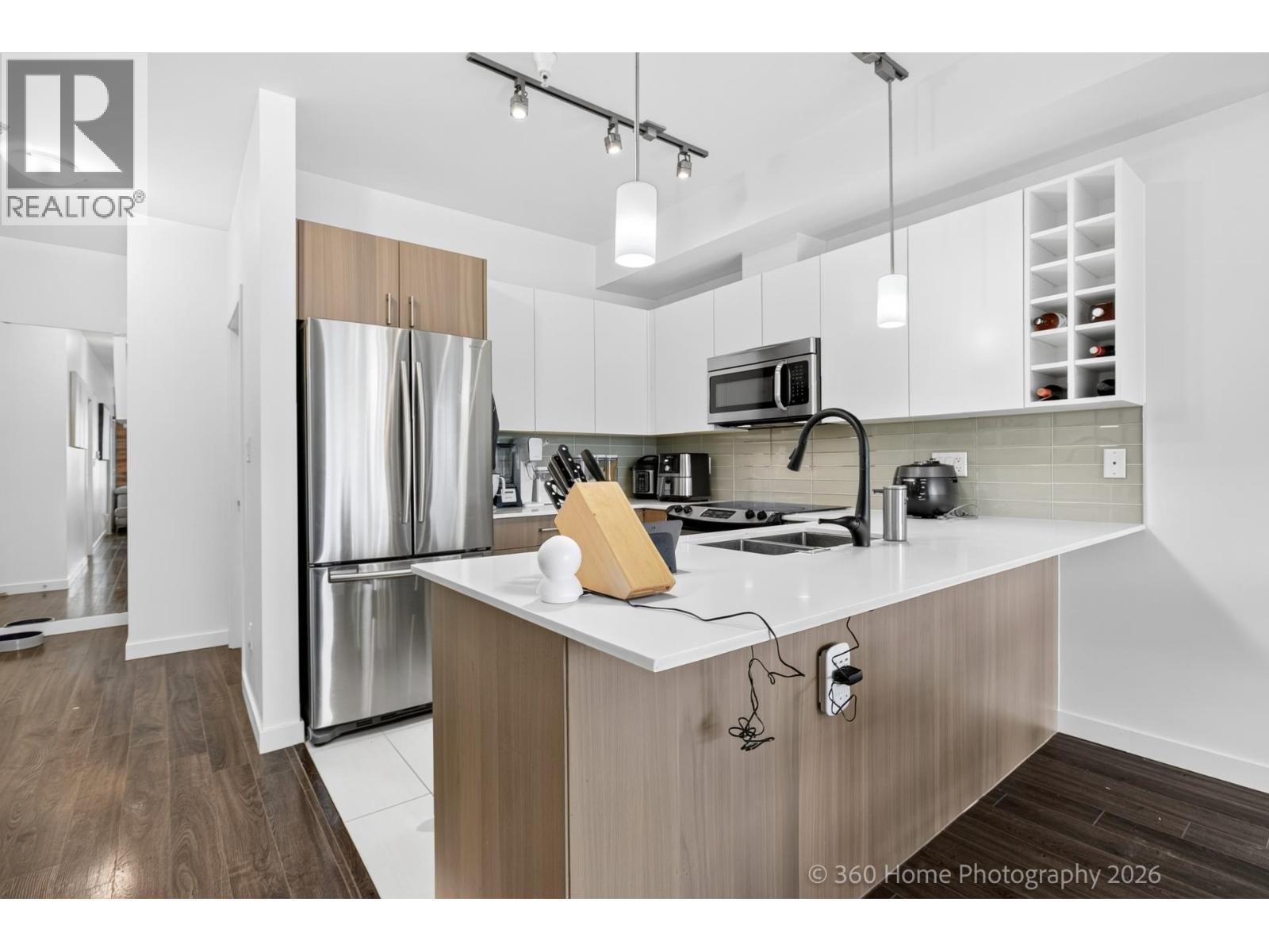202 5288 Grimmer Street Property Photo 5