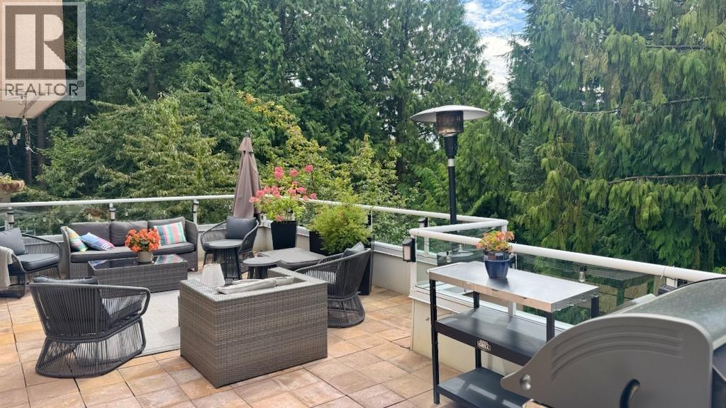 8 2425 Edgemont Boulevard Property Photo 2