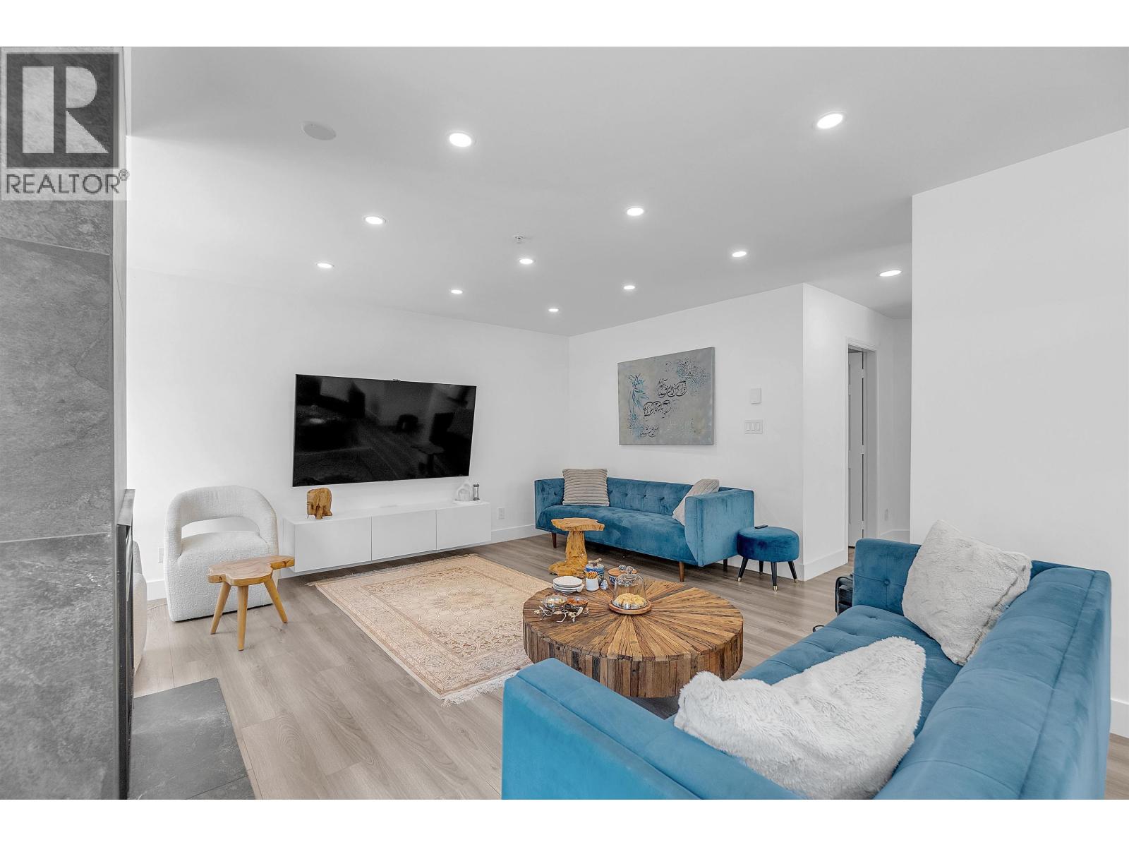 8 2425 Edgemont Boulevard Property Photo 7