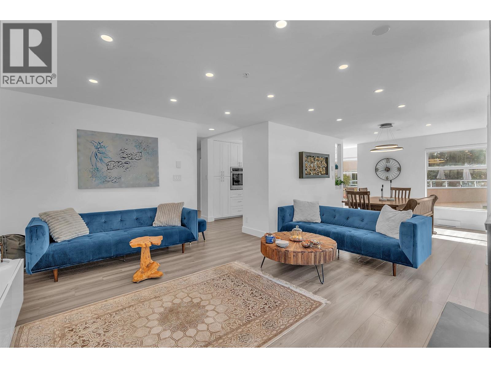 8 2425 Edgemont Boulevard Property Photo 8