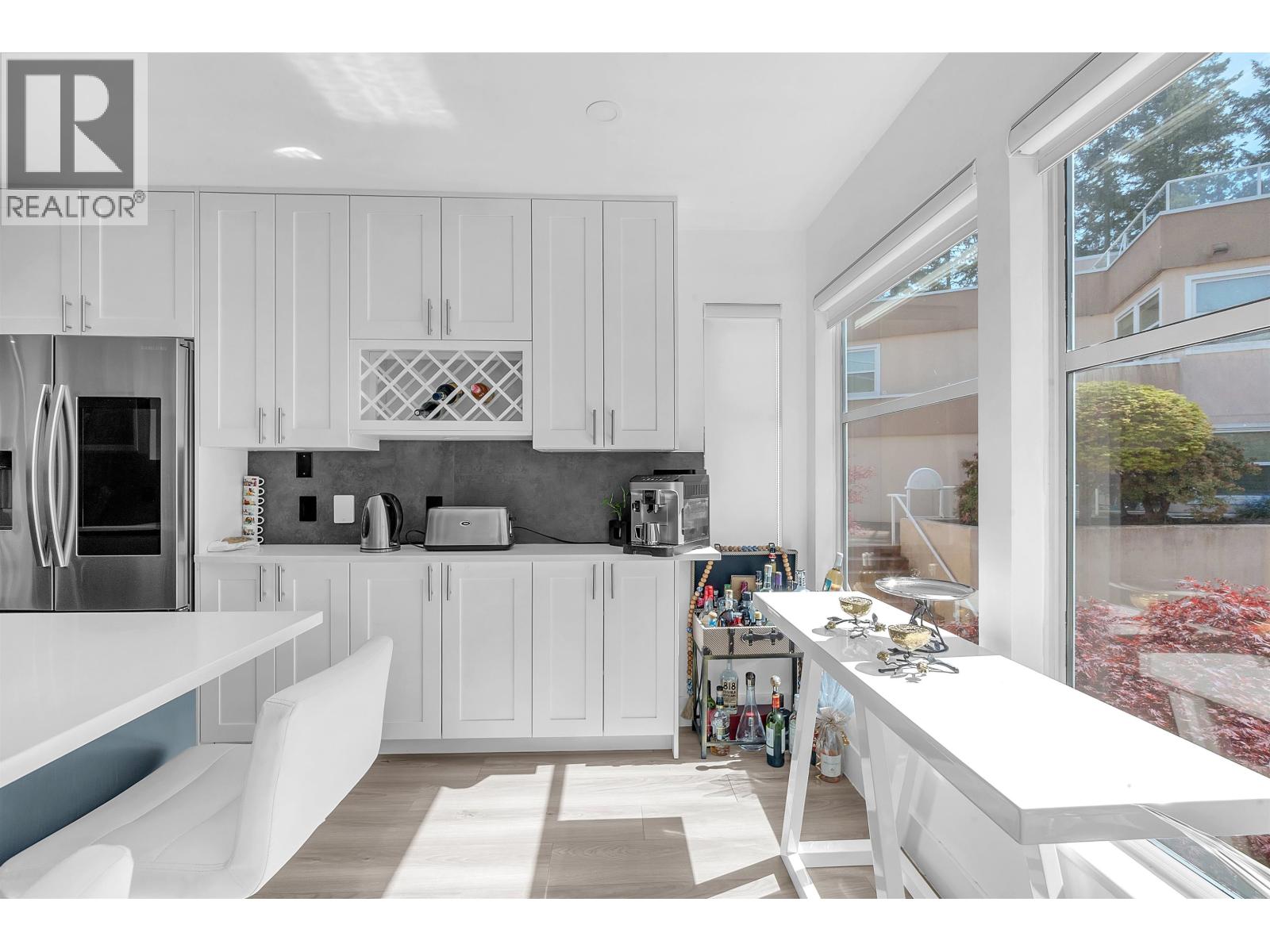 8 2425 Edgemont Boulevard Property Photo 11