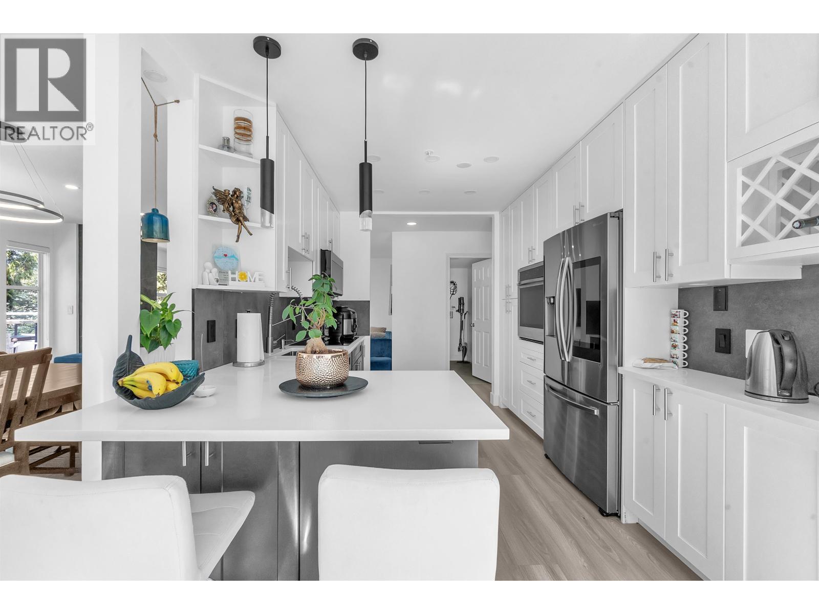 8 2425 Edgemont Boulevard Property Photo 12