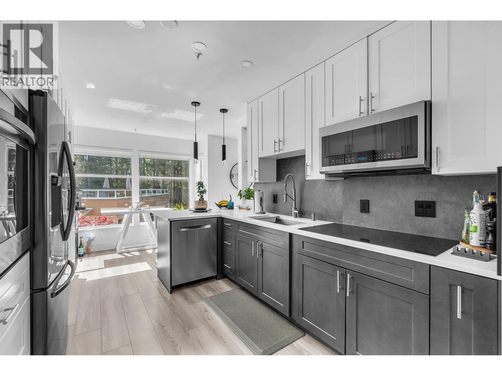 8 2425 Edgemont Boulevard Property Photo 14