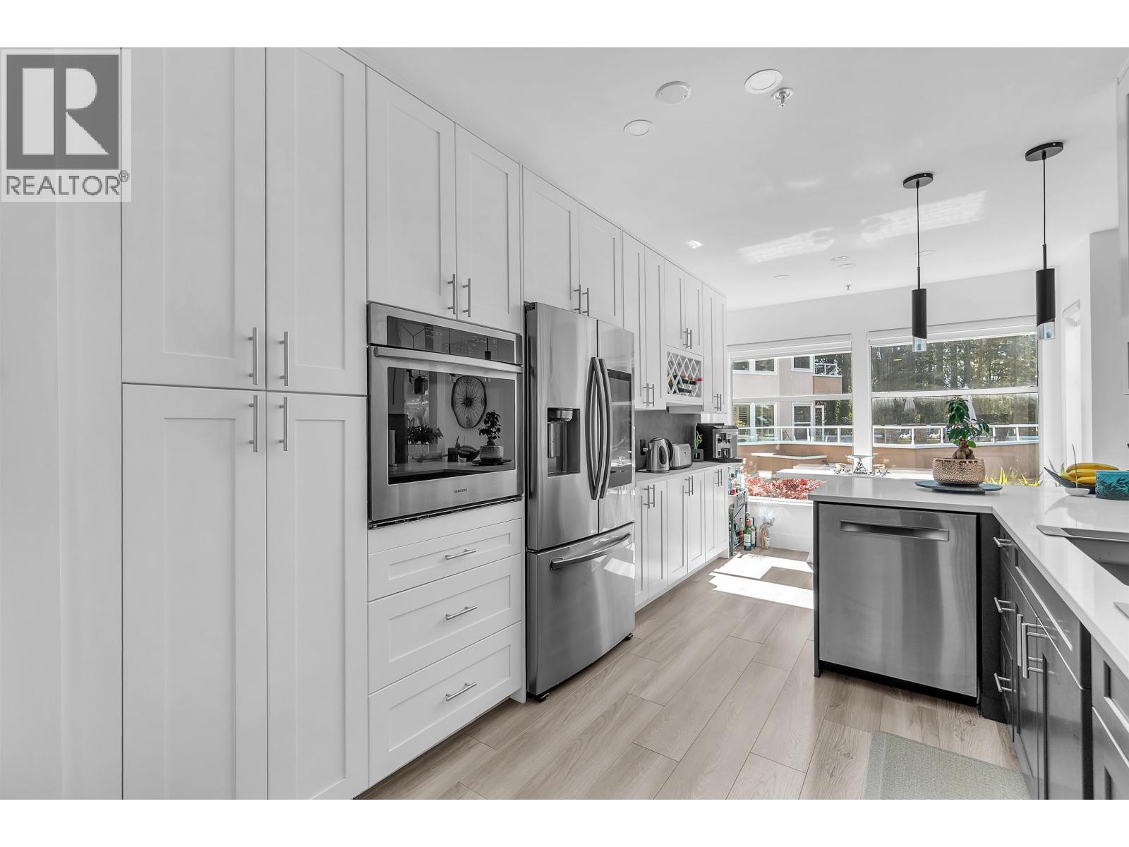 8 2425 Edgemont Boulevard Property Photo 16