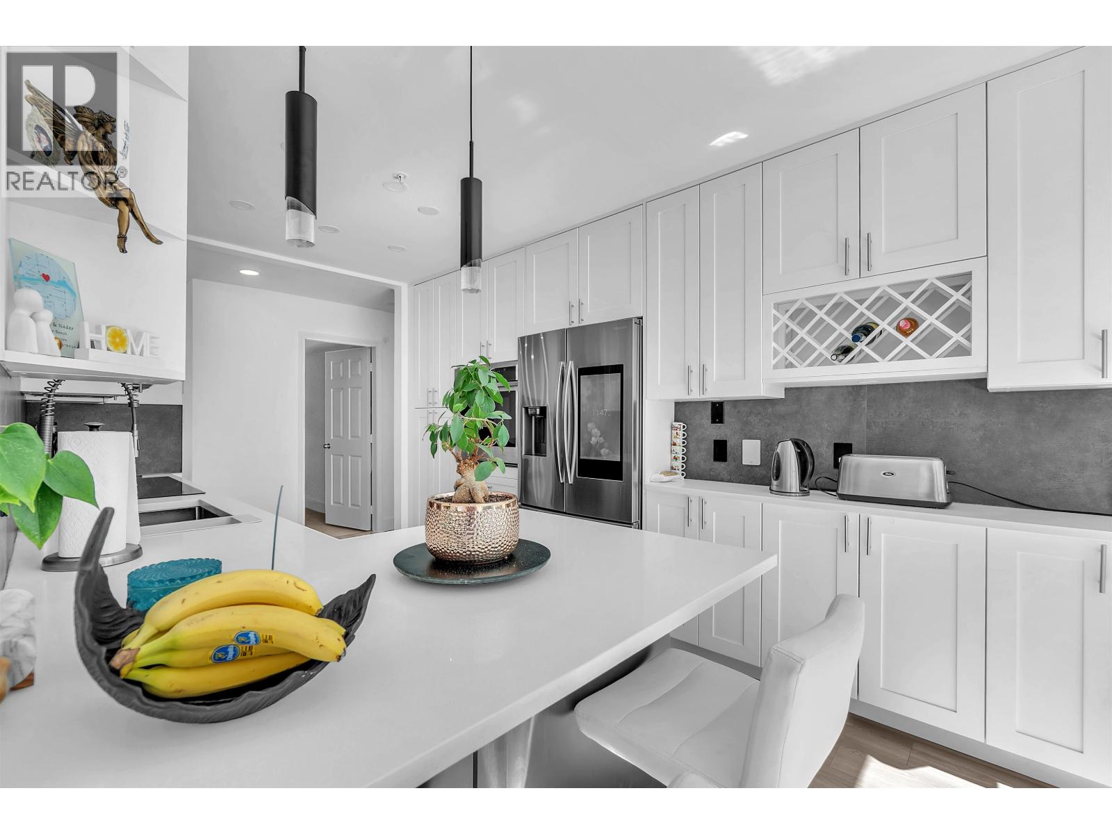 8 2425 Edgemont Boulevard Property Photo 17