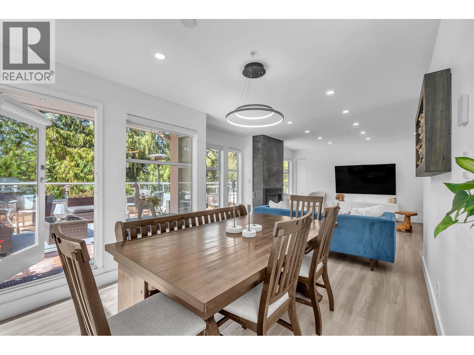 8 2425 Edgemont Boulevard Property Photo 18