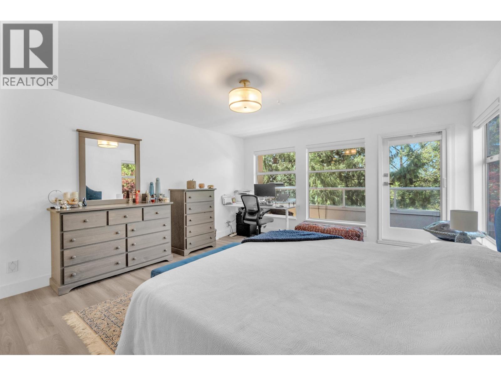 8 2425 Edgemont Boulevard Property Photo 24