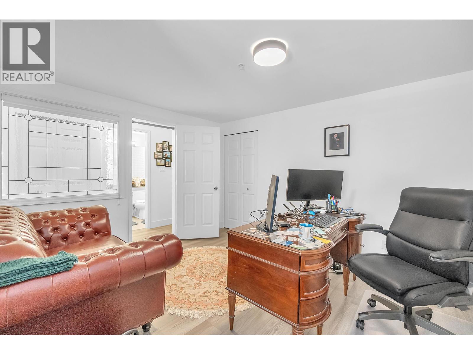 8 2425 Edgemont Boulevard Property Photo 34