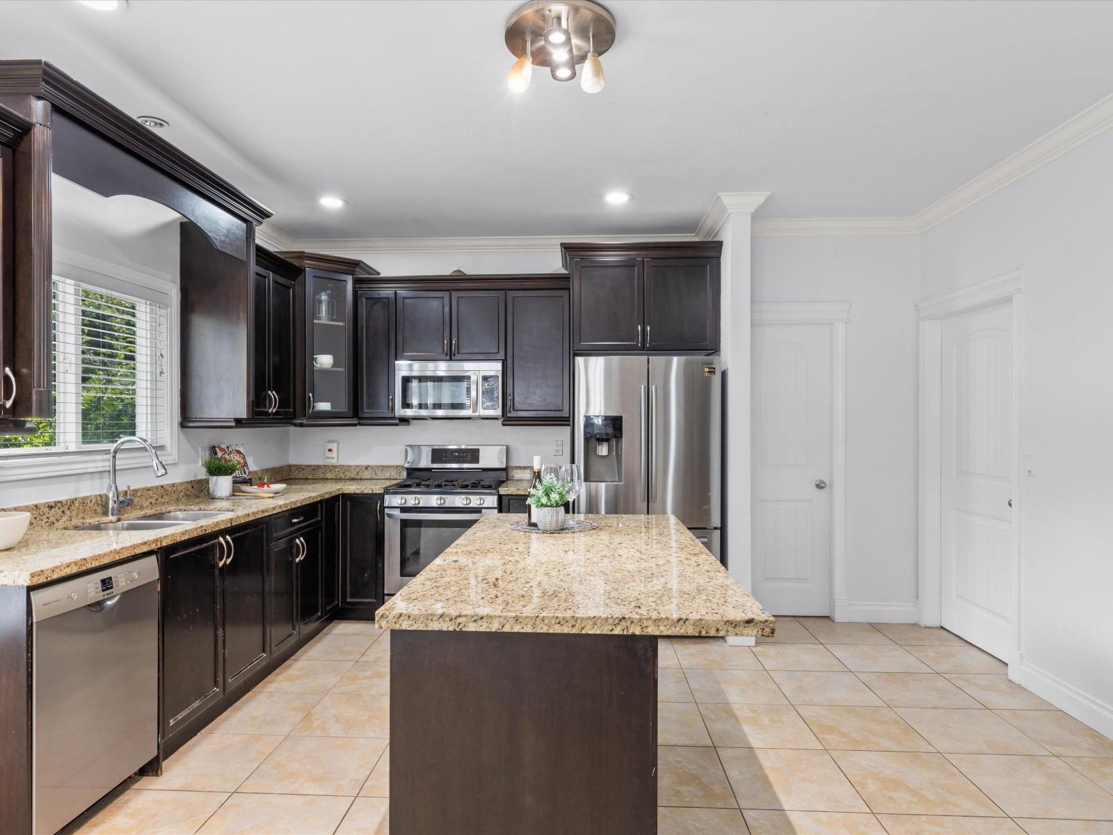 46242 Kermode Crescent Property Photo 6