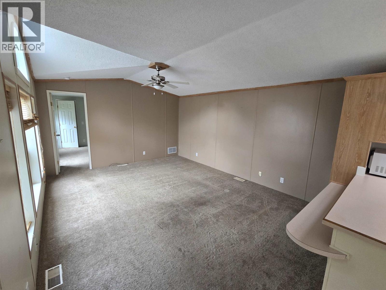 54 4625 Graham Avenue Property Photo 6