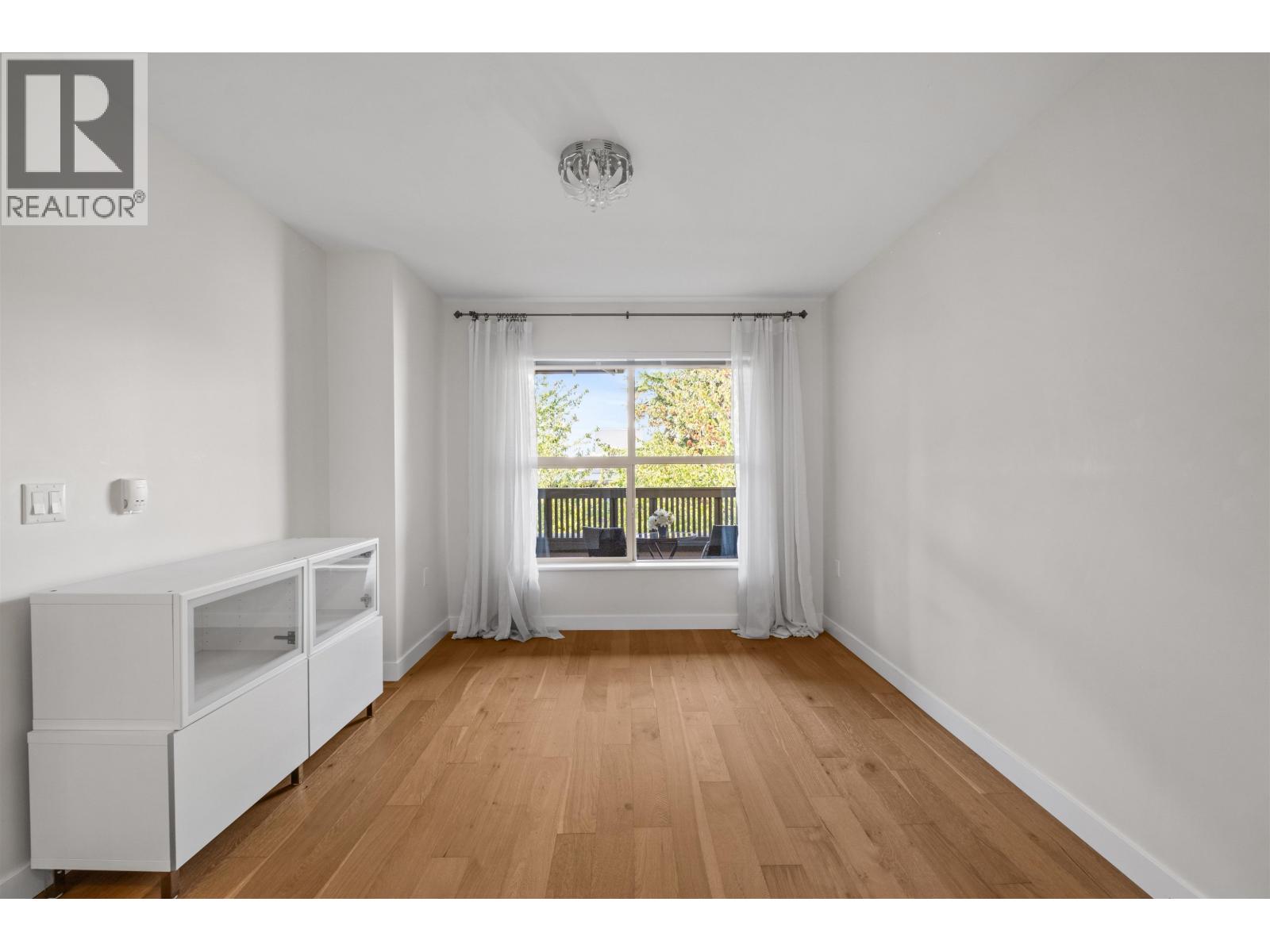 307 1468 St. Andrews Avenue Property Photo 11