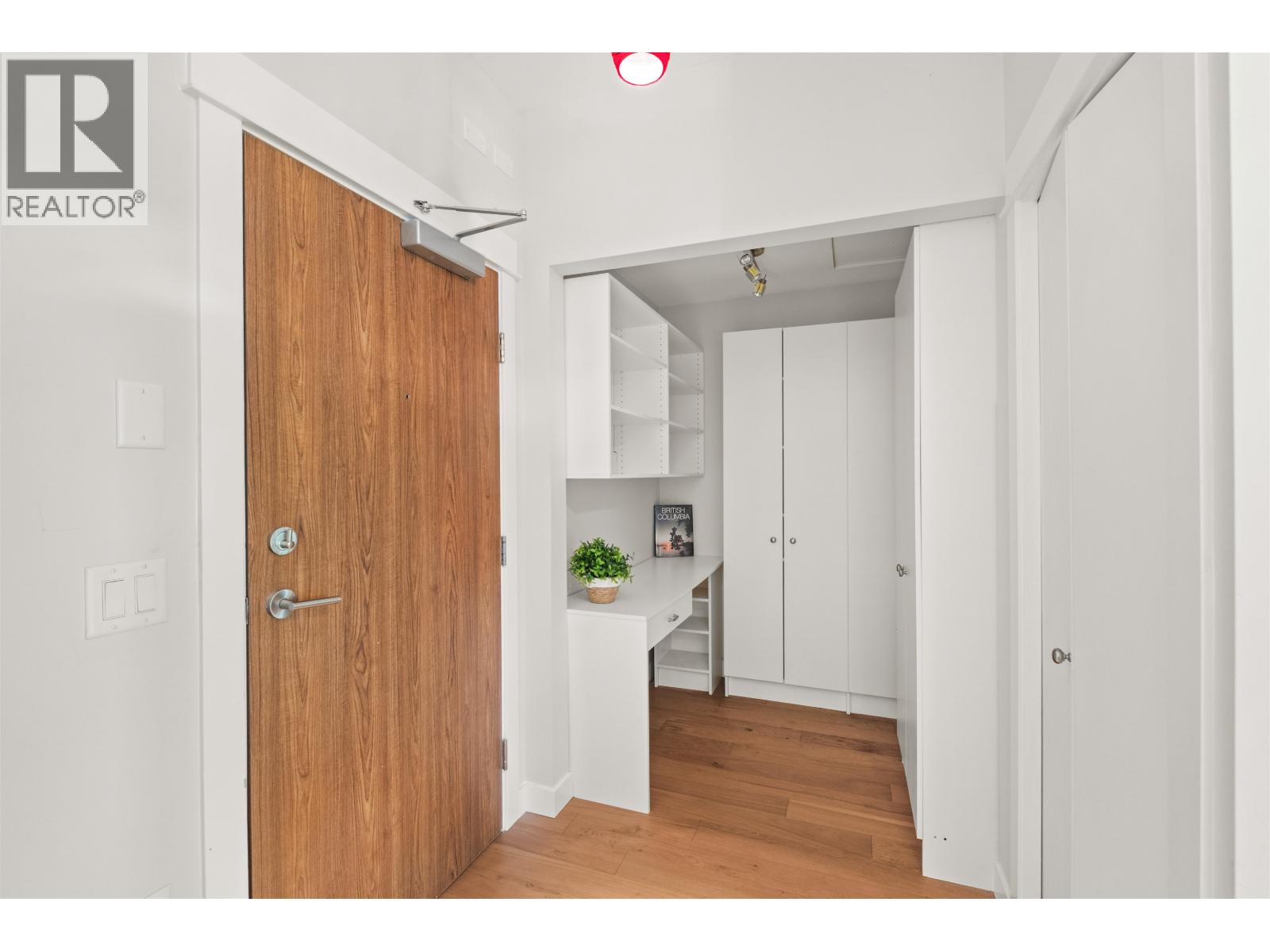 307 1468 St. Andrews Avenue Property Photo 17