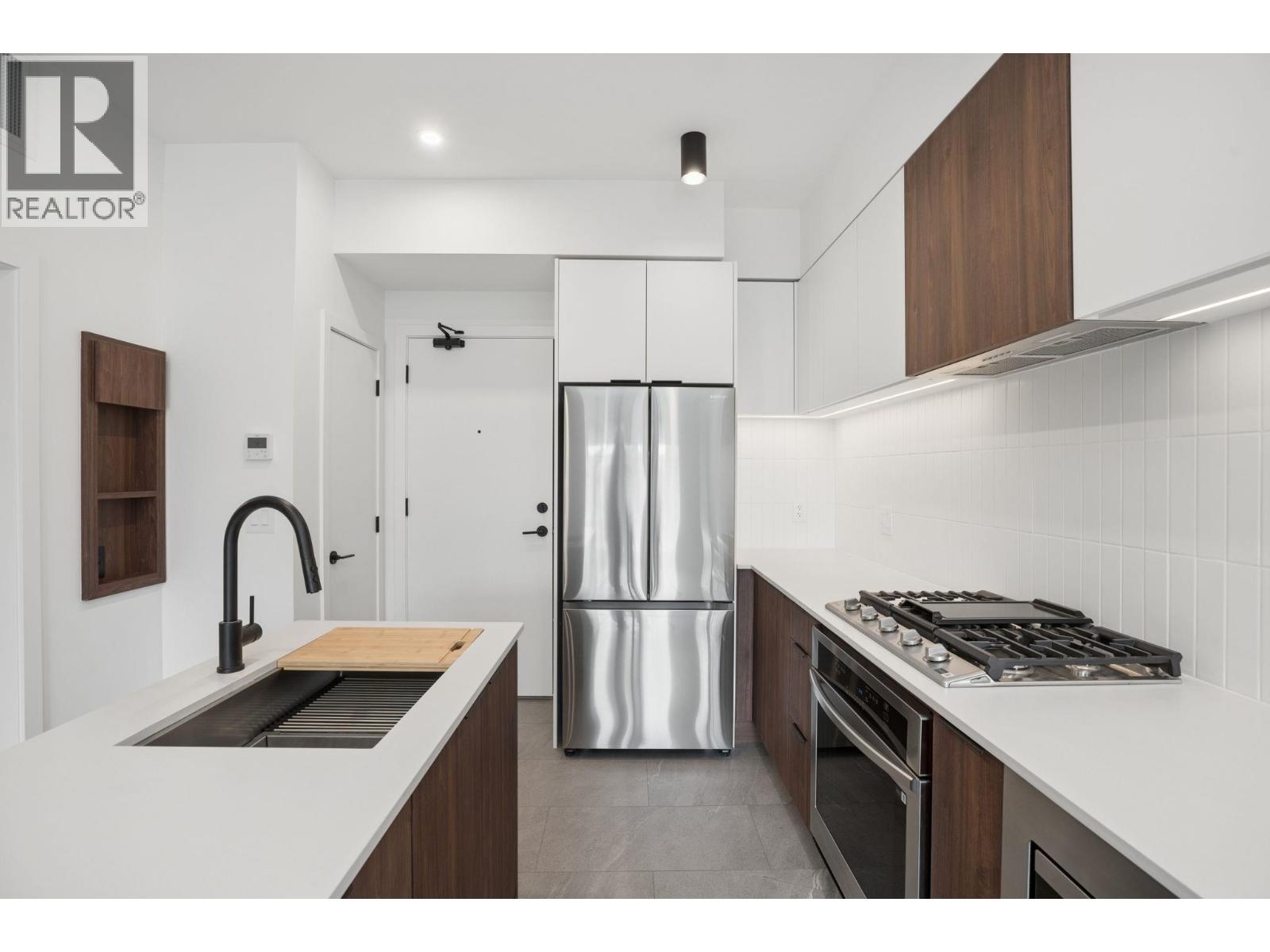 612 623 KEMSLEY AVENUE Property Photo 1