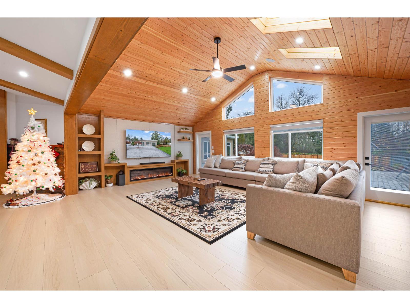 15435 Killarney Place Property Photo 3