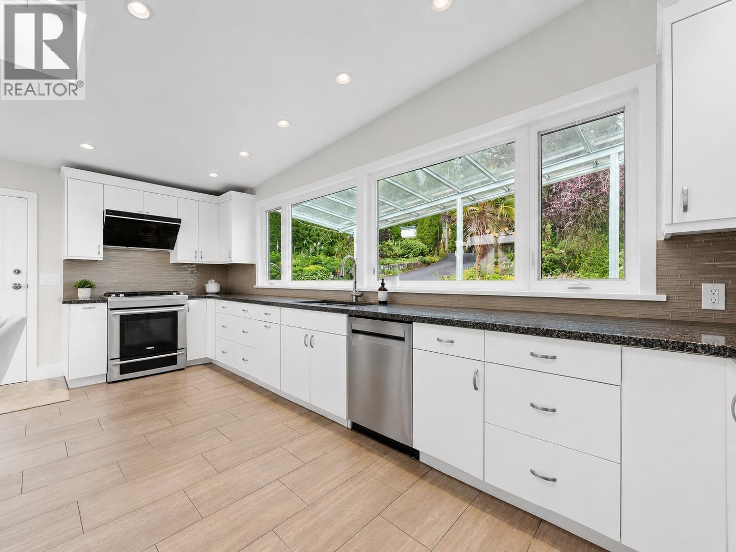 1066 Palmerston Avenue Property Photo 11