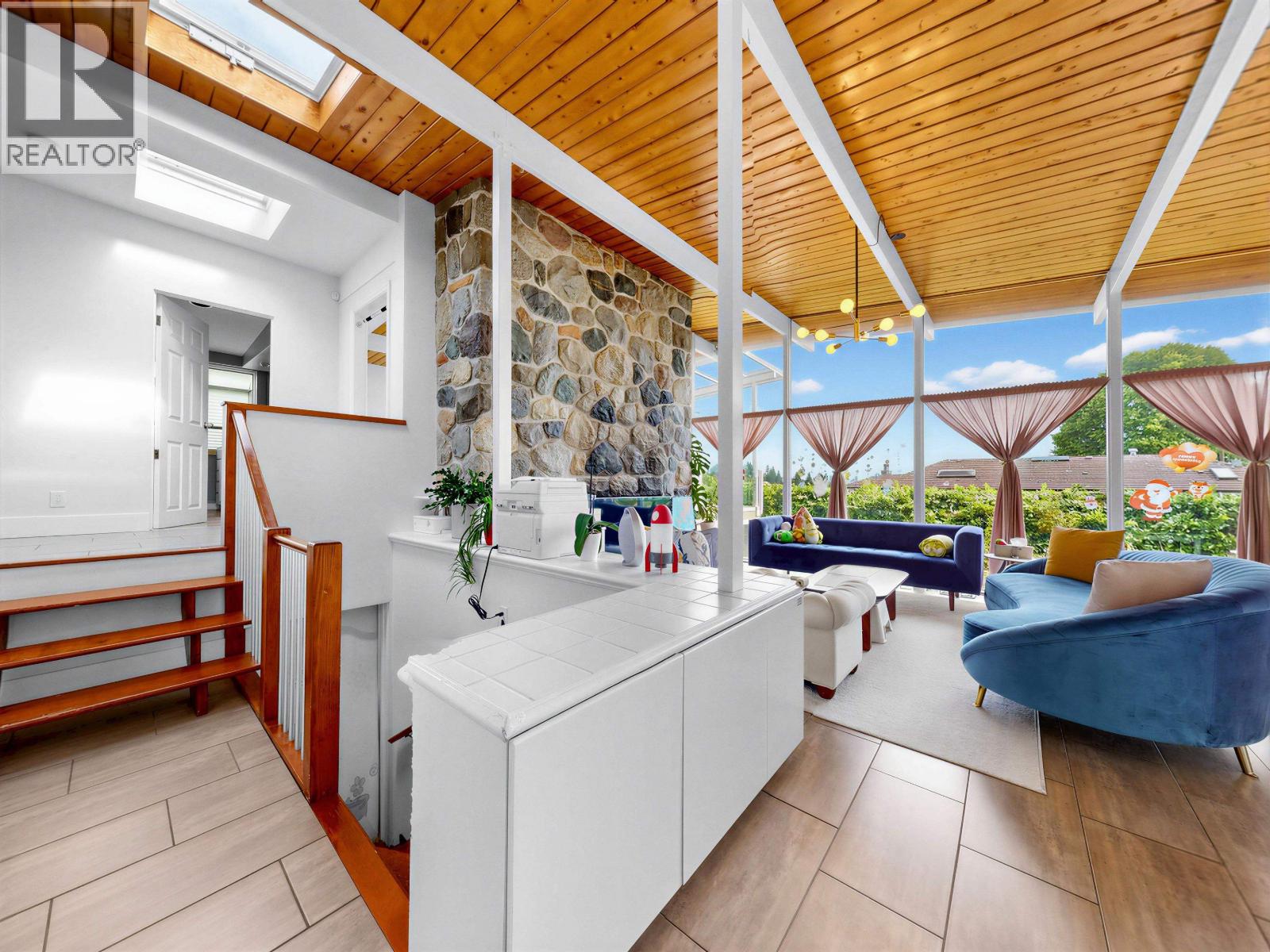 1066 Palmerston Avenue Property Photo 12
