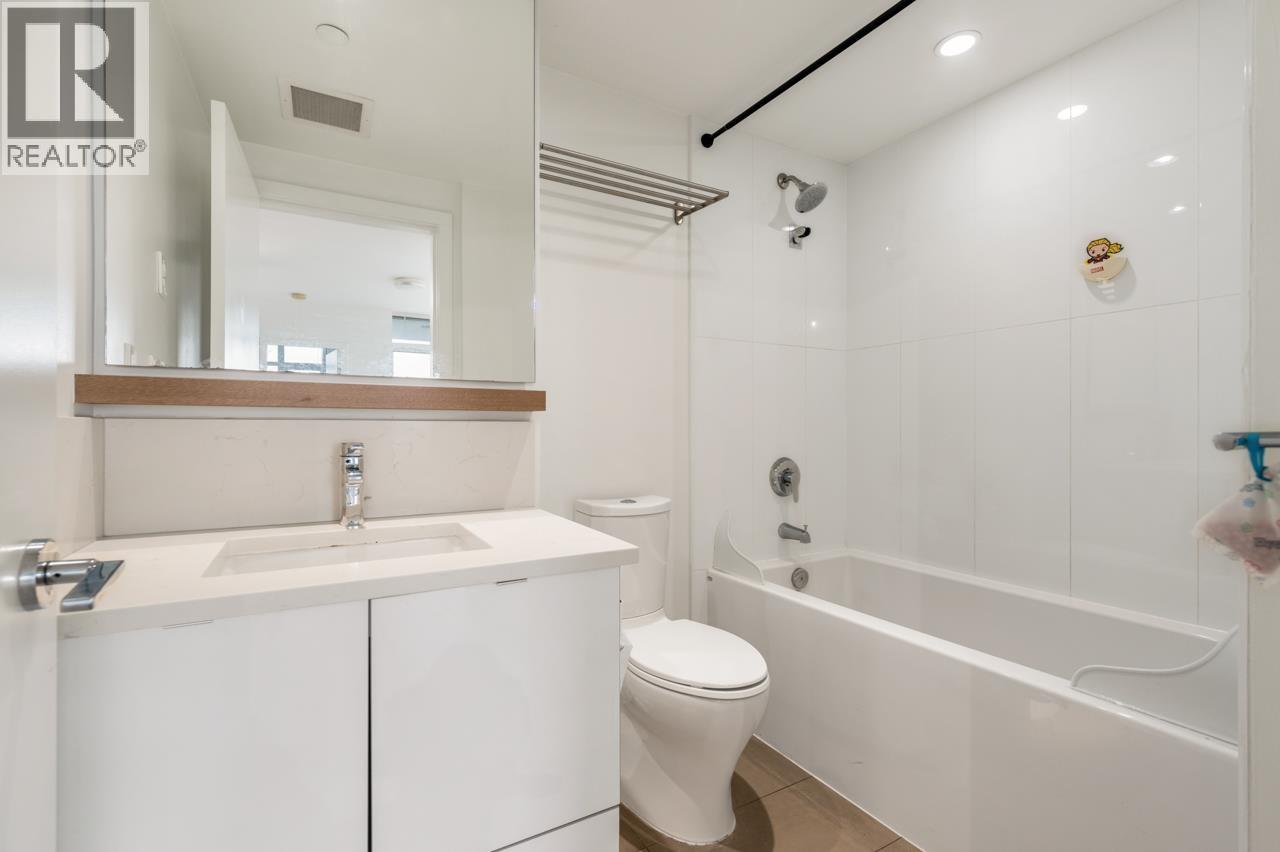 907 200 Nelson's Crescent Property Photo 2