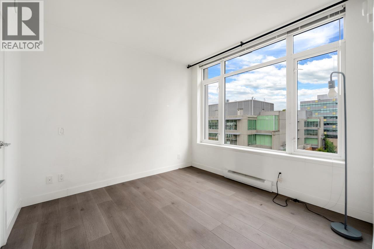 907 200 Nelson's Crescent Property Photo 3