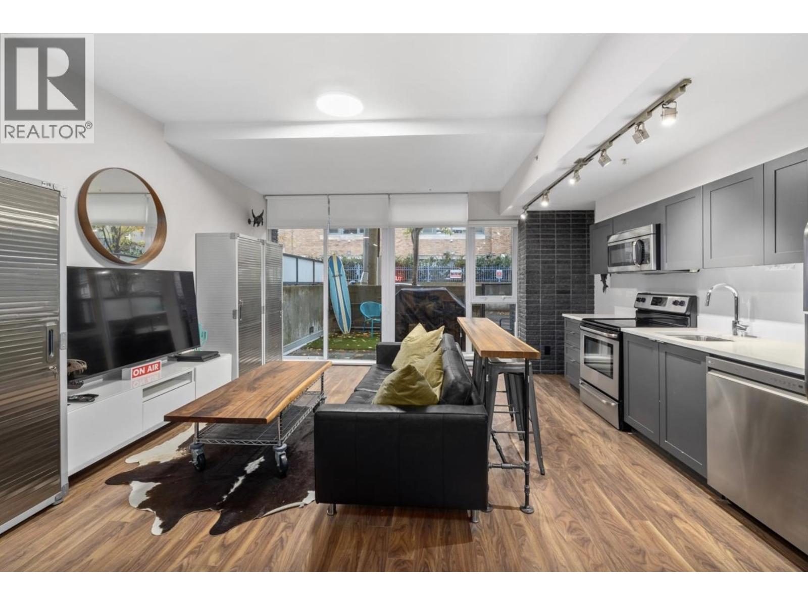 101 2511 Quebec Street Property Photo 3