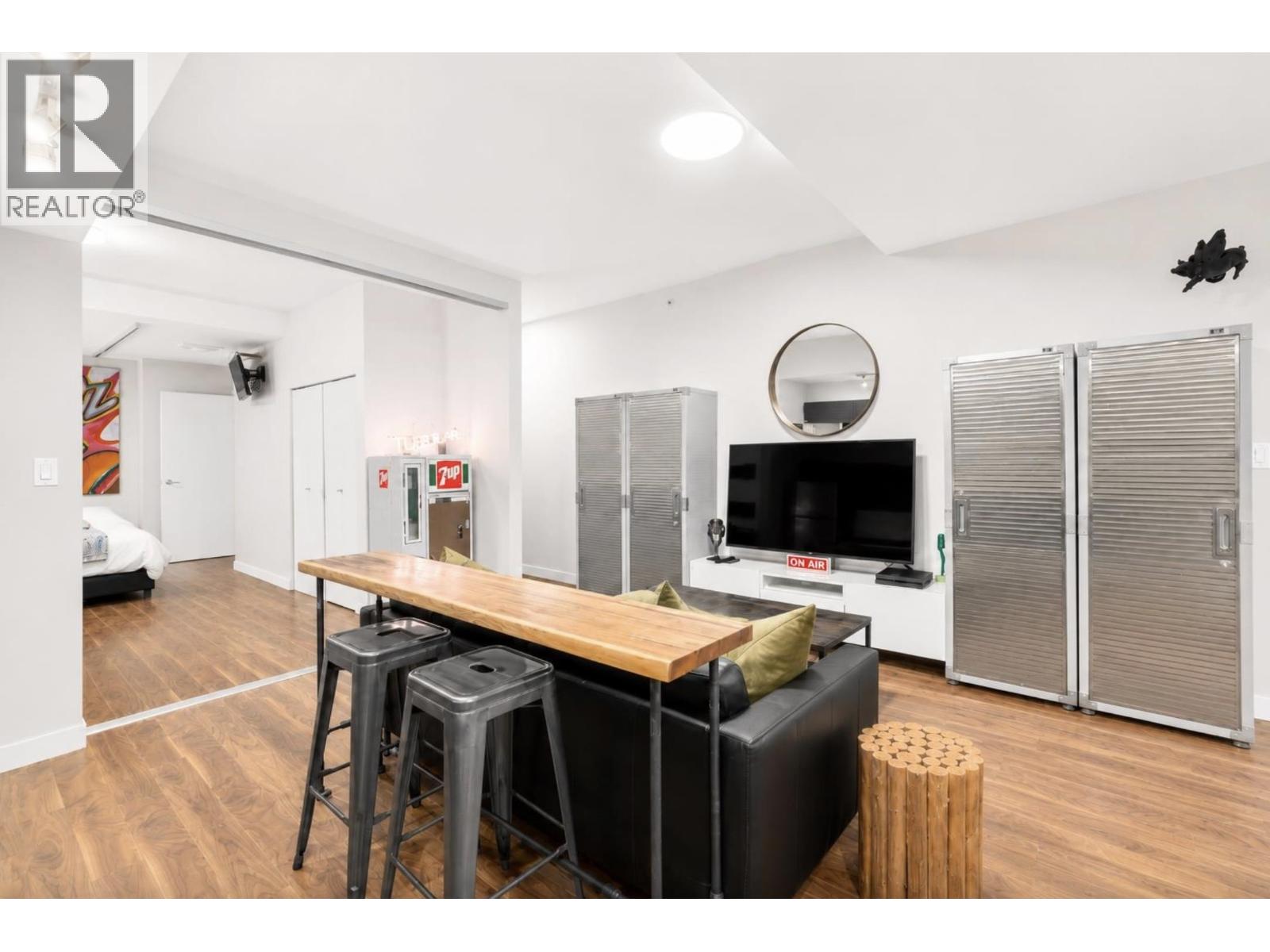 101 2511 Quebec Street Property Photo 5