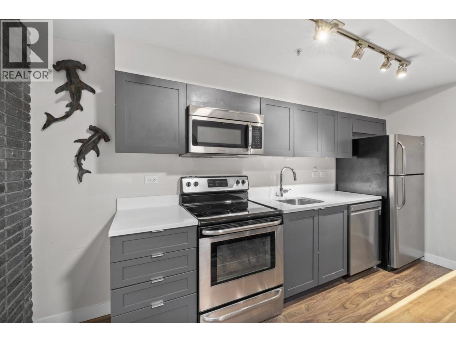 101 2511 Quebec Street Property Photo 8