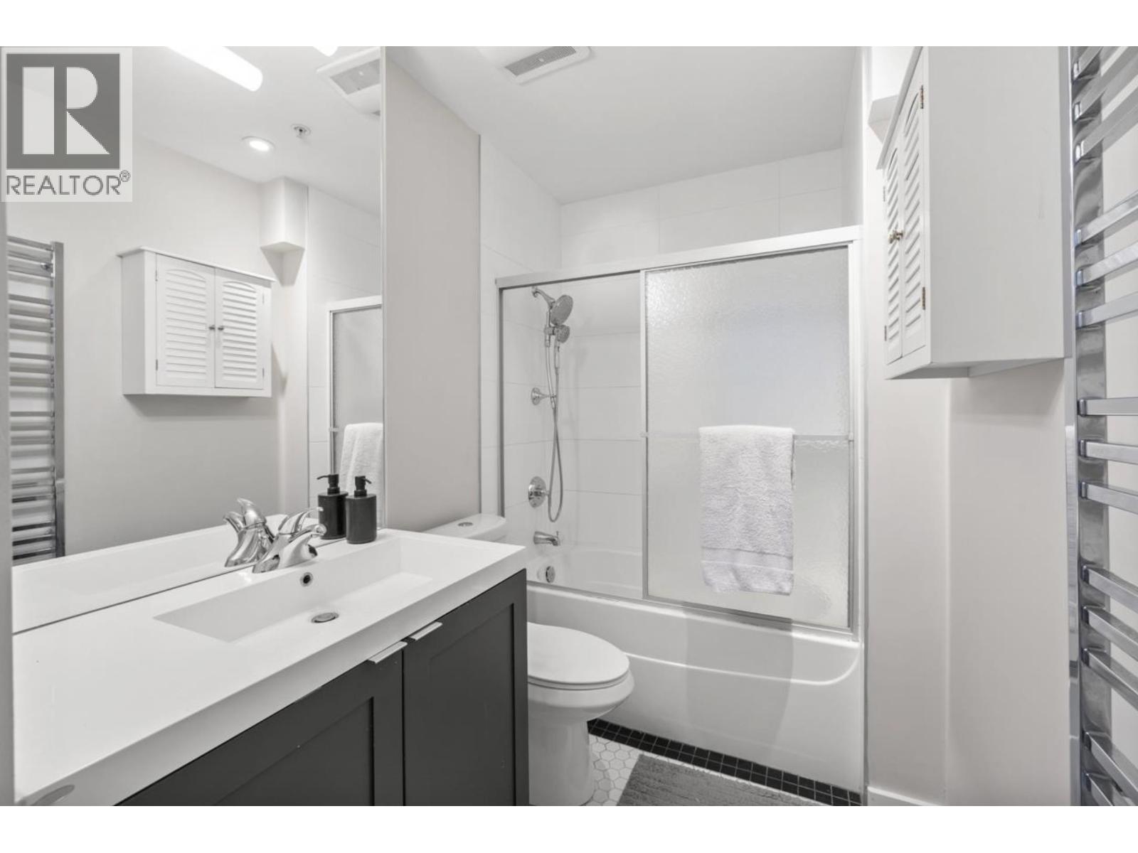 101 2511 Quebec Street Property Photo 16
