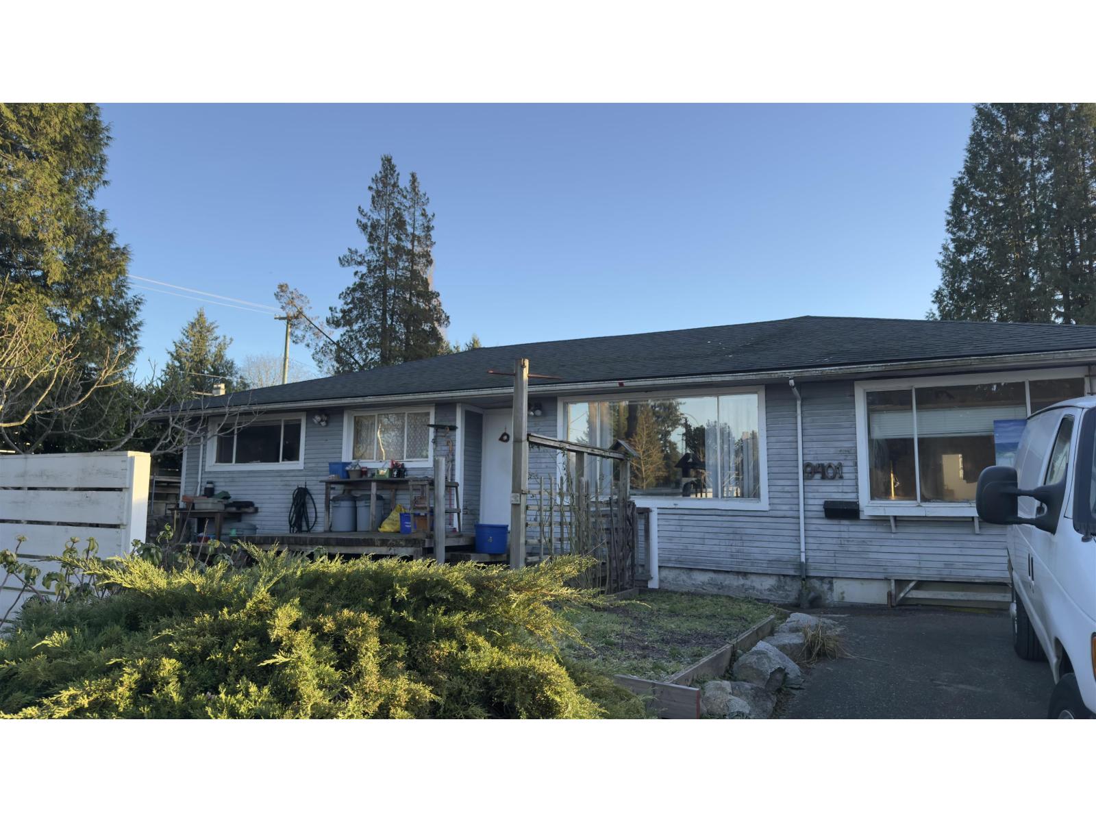 9401 Dawson Crescent Property Photo 2