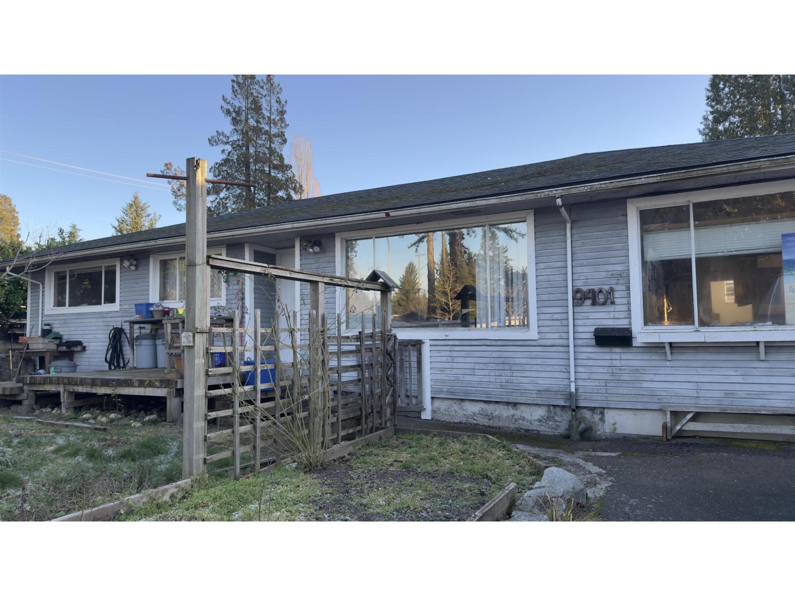 9401 Dawson Crescent Property Photo 3