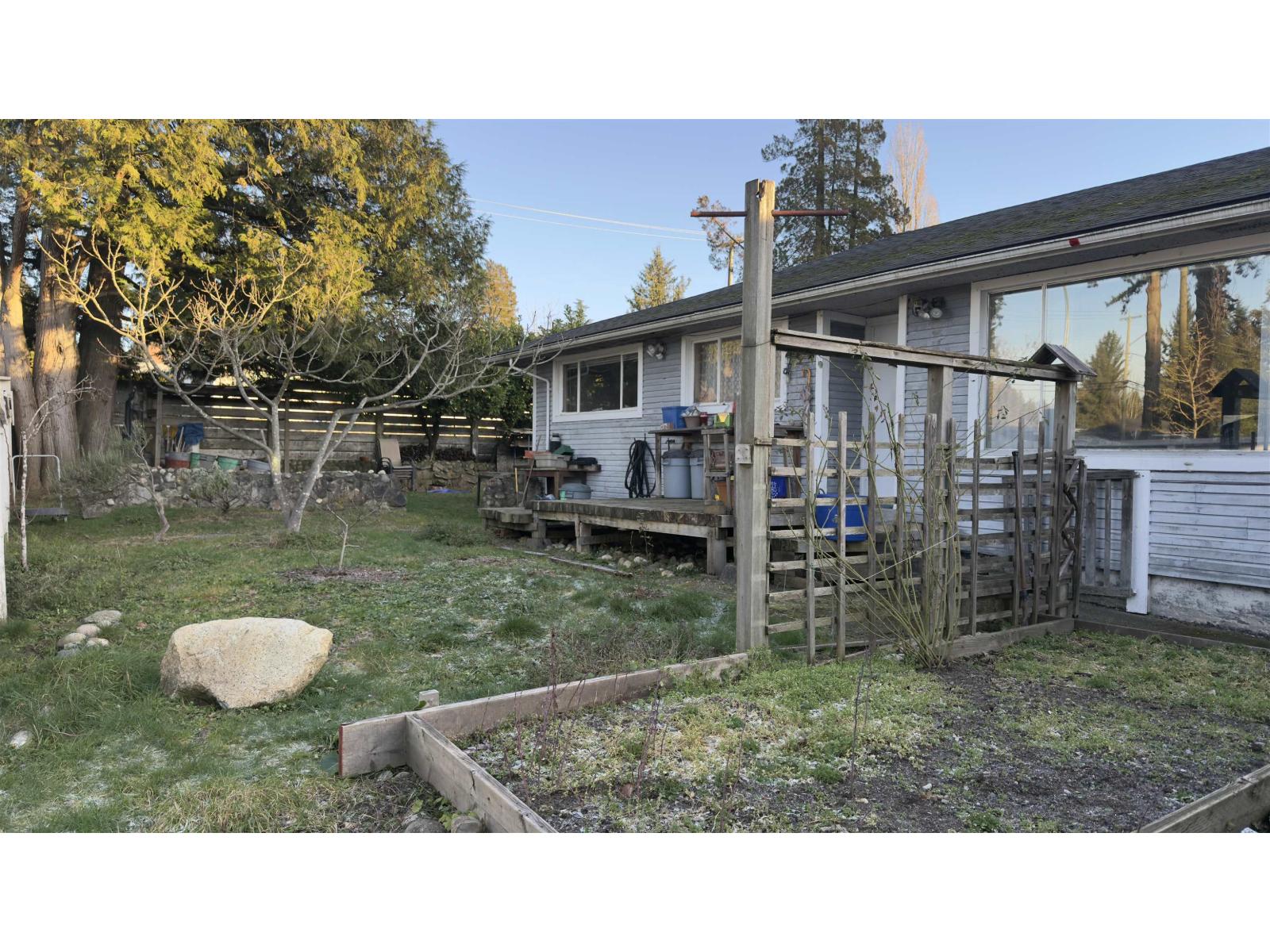9401 Dawson Crescent Property Photo 4