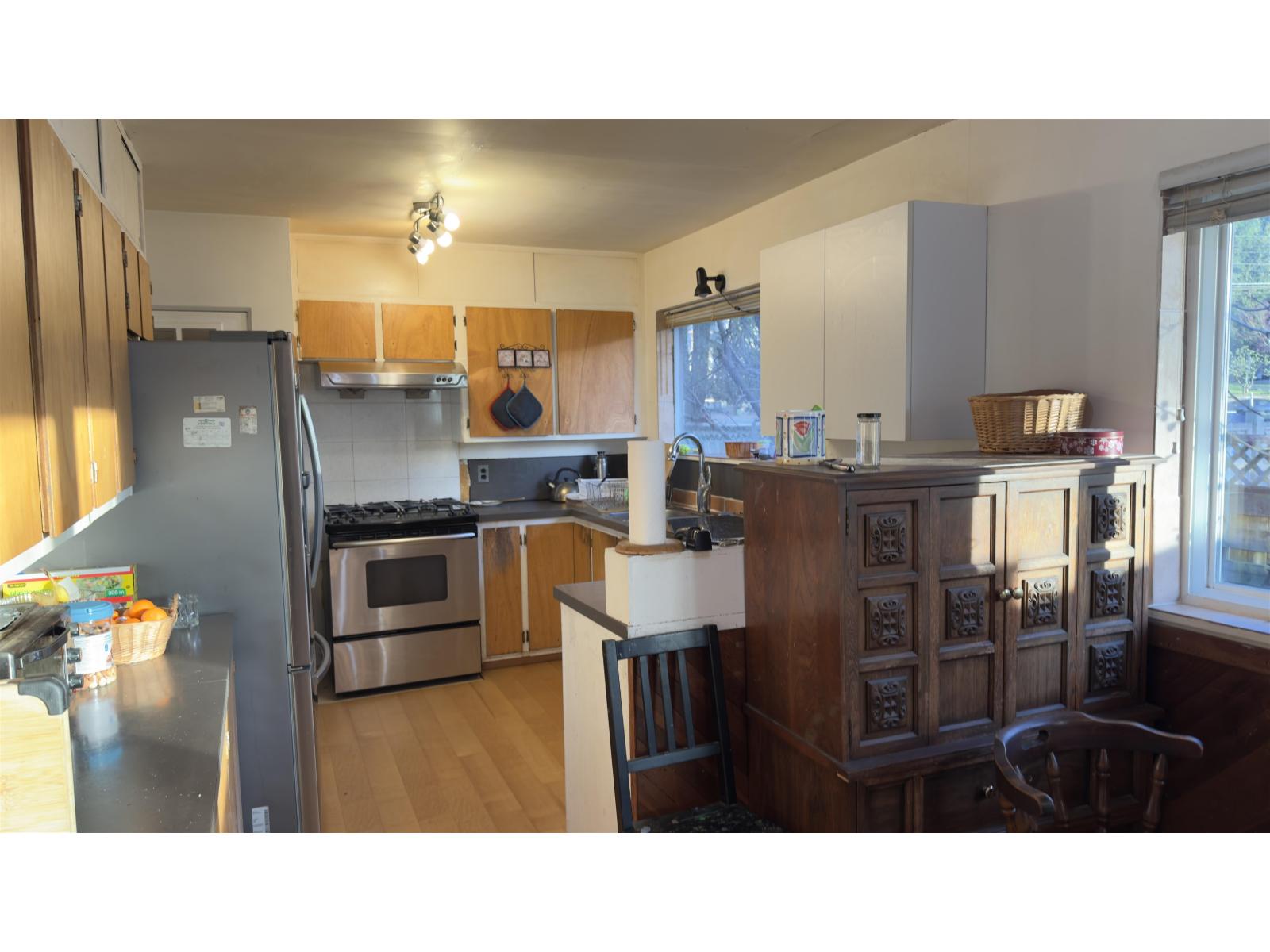 9401 Dawson Crescent Property Photo 9