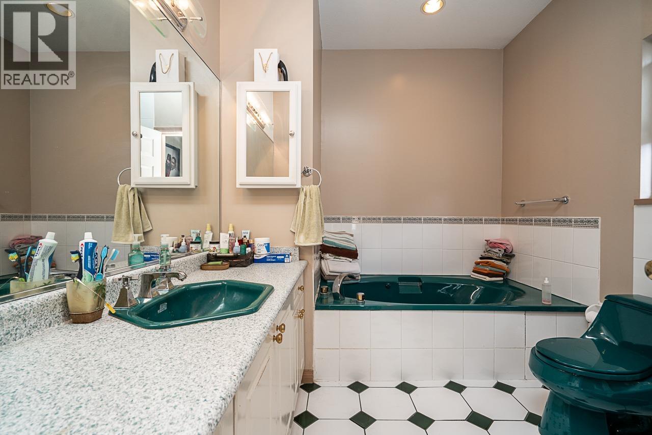 319 Lawrence Street Property Photo 14