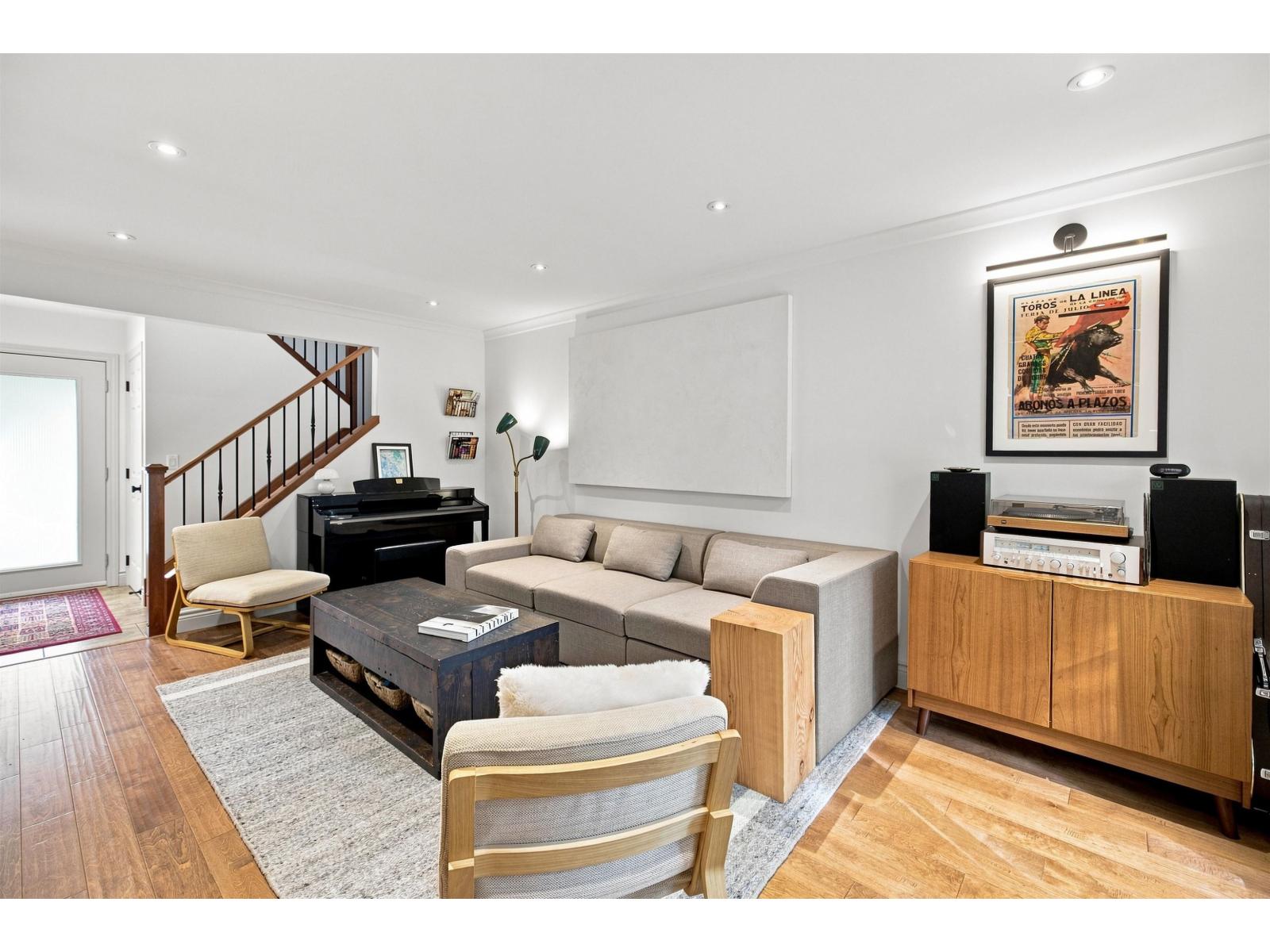 6 4860 207 Street Property Photo 6