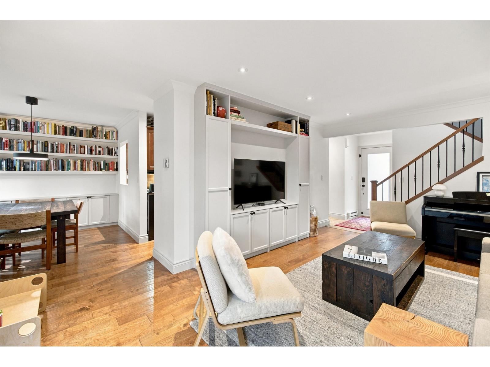 6 4860 207 Street Property Photo 7