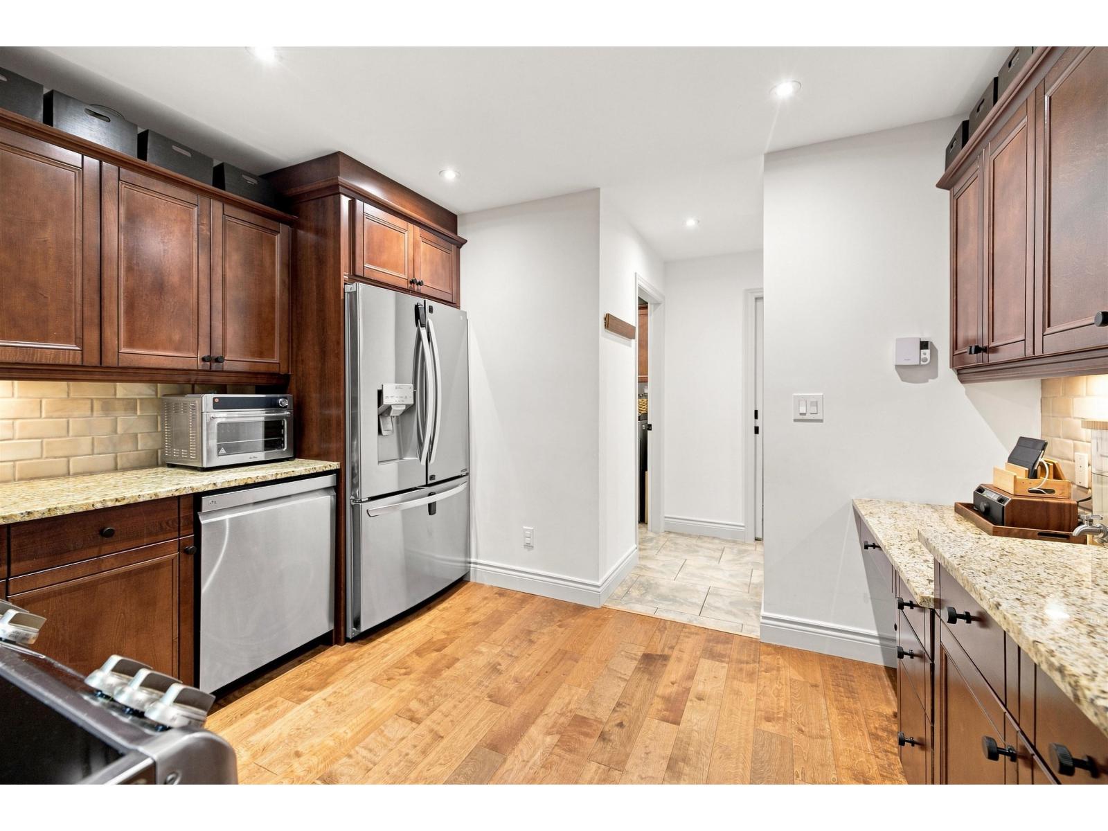 6 4860 207 Street Property Photo 9