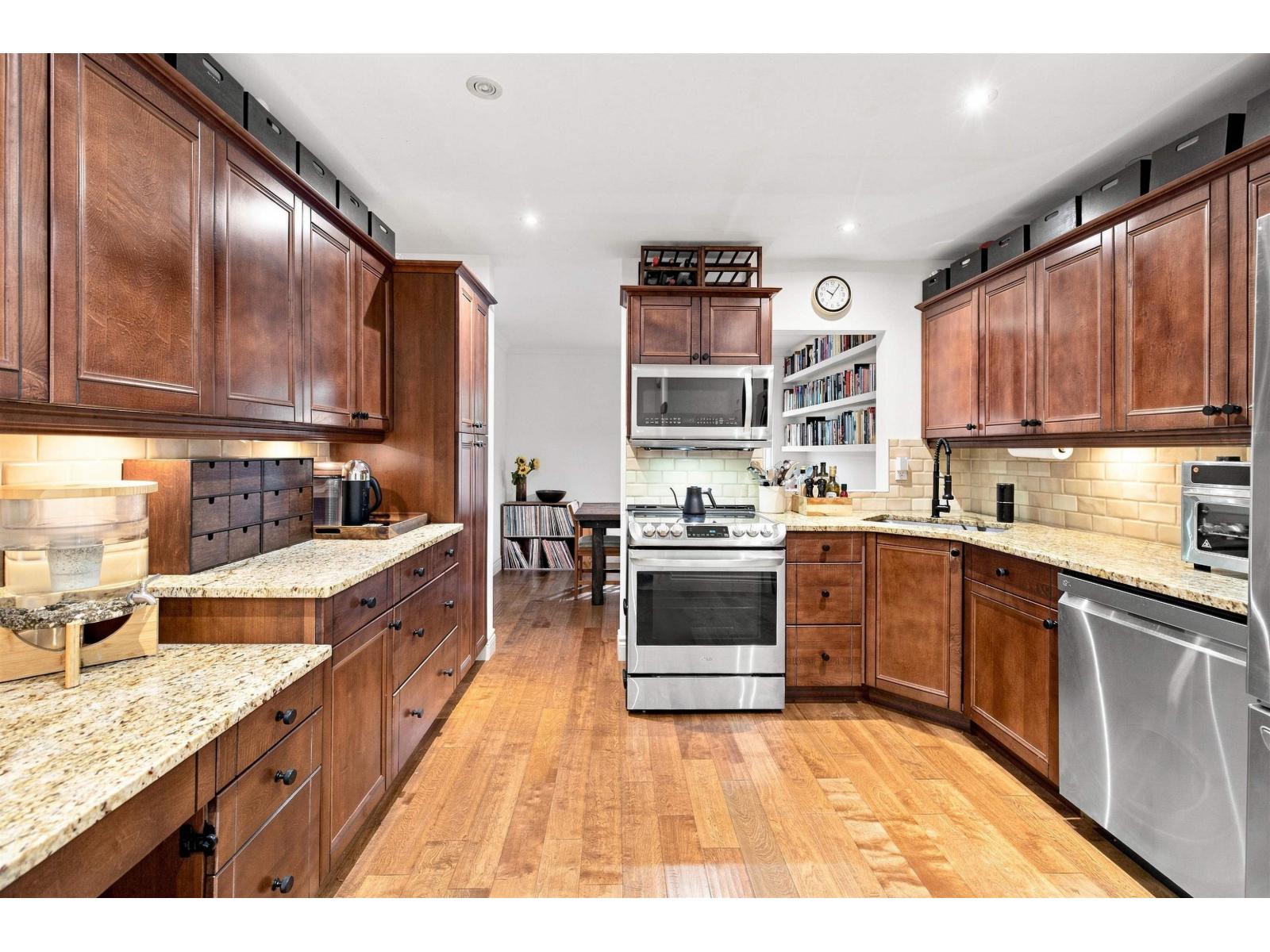 6 4860 207 Street Property Photo 10