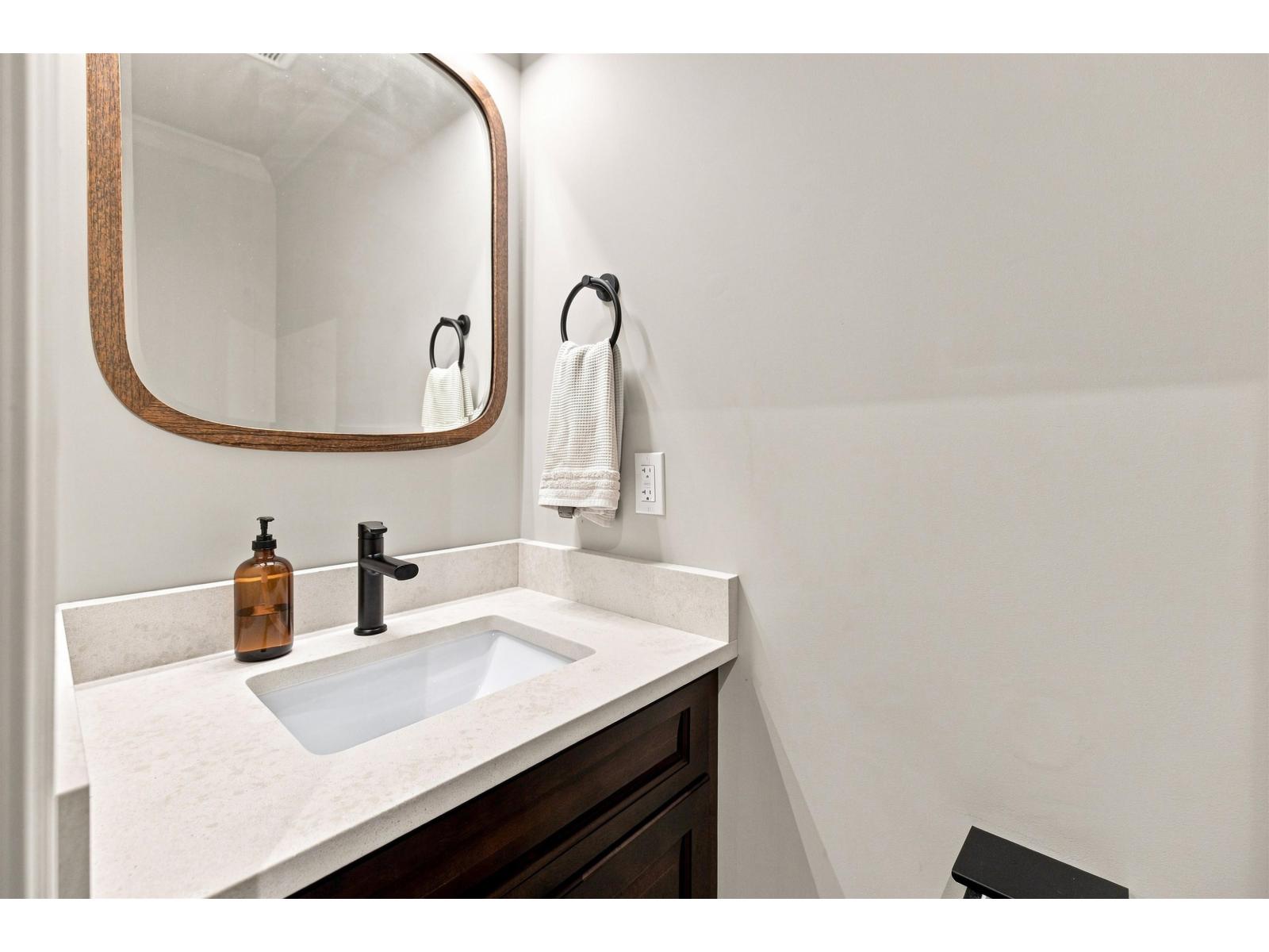 6 4860 207 Street Property Photo 13