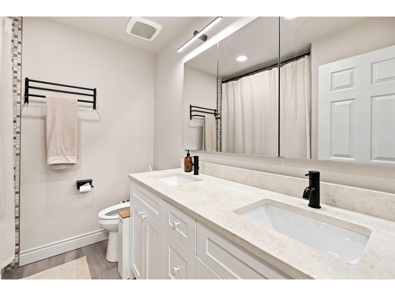 6 4860 207 Street Property Photo 22