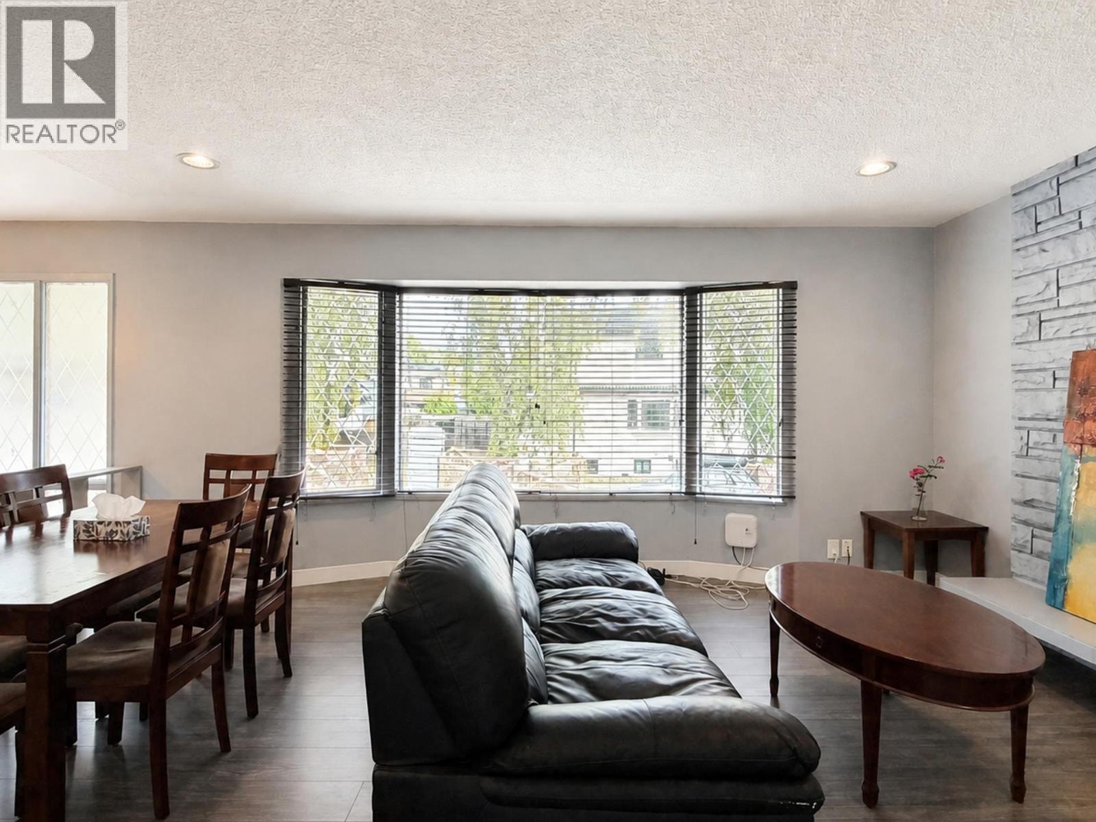 6175 Quebec Street Property Photo 7