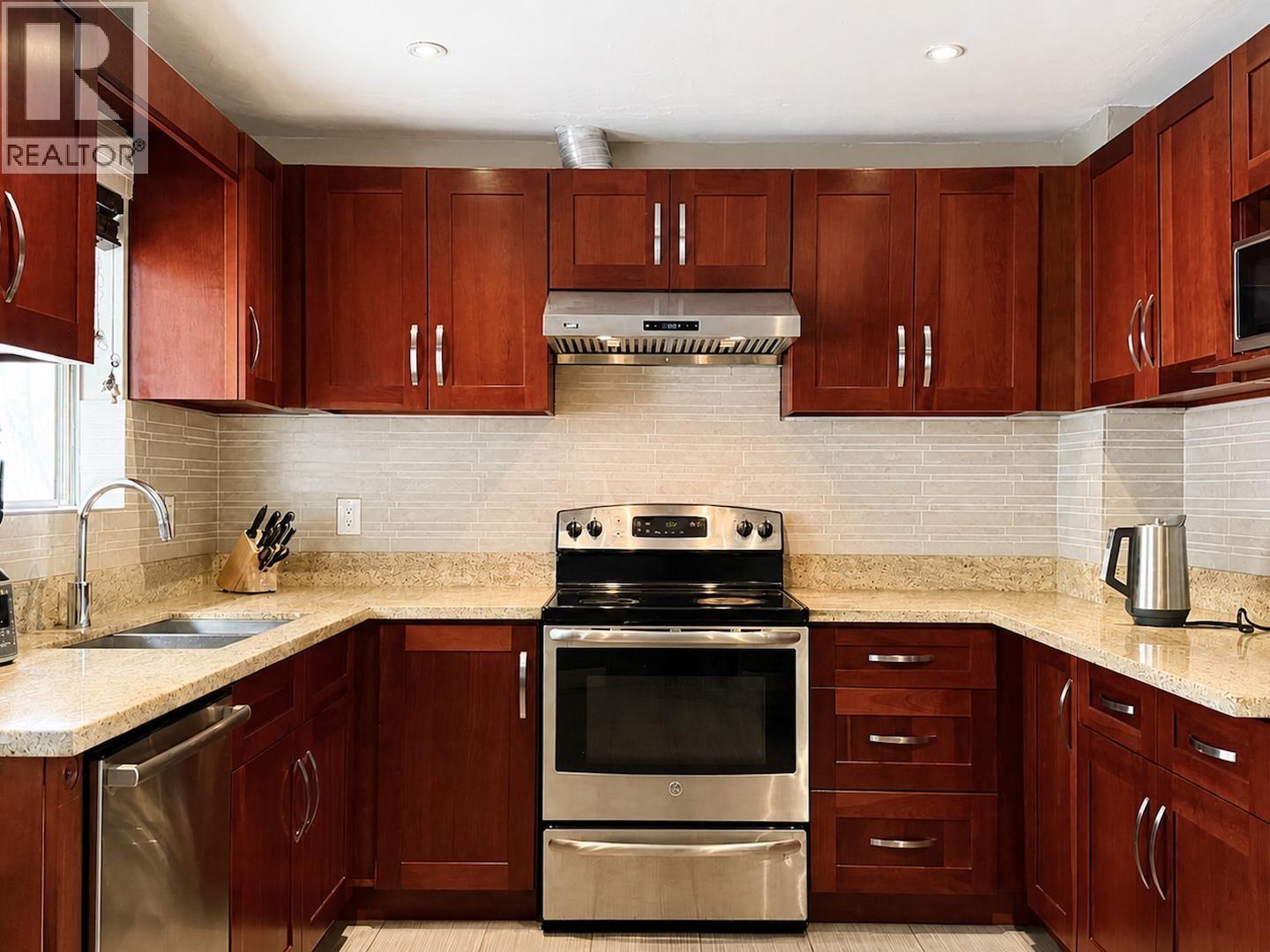 6175 Quebec Street Property Photo 10