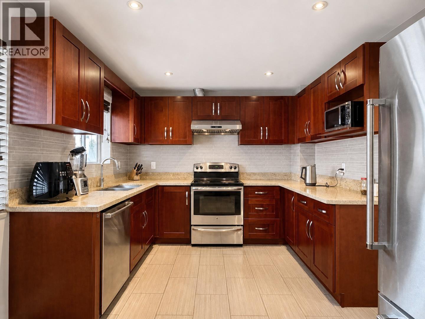 6175 Quebec Street Property Photo 12