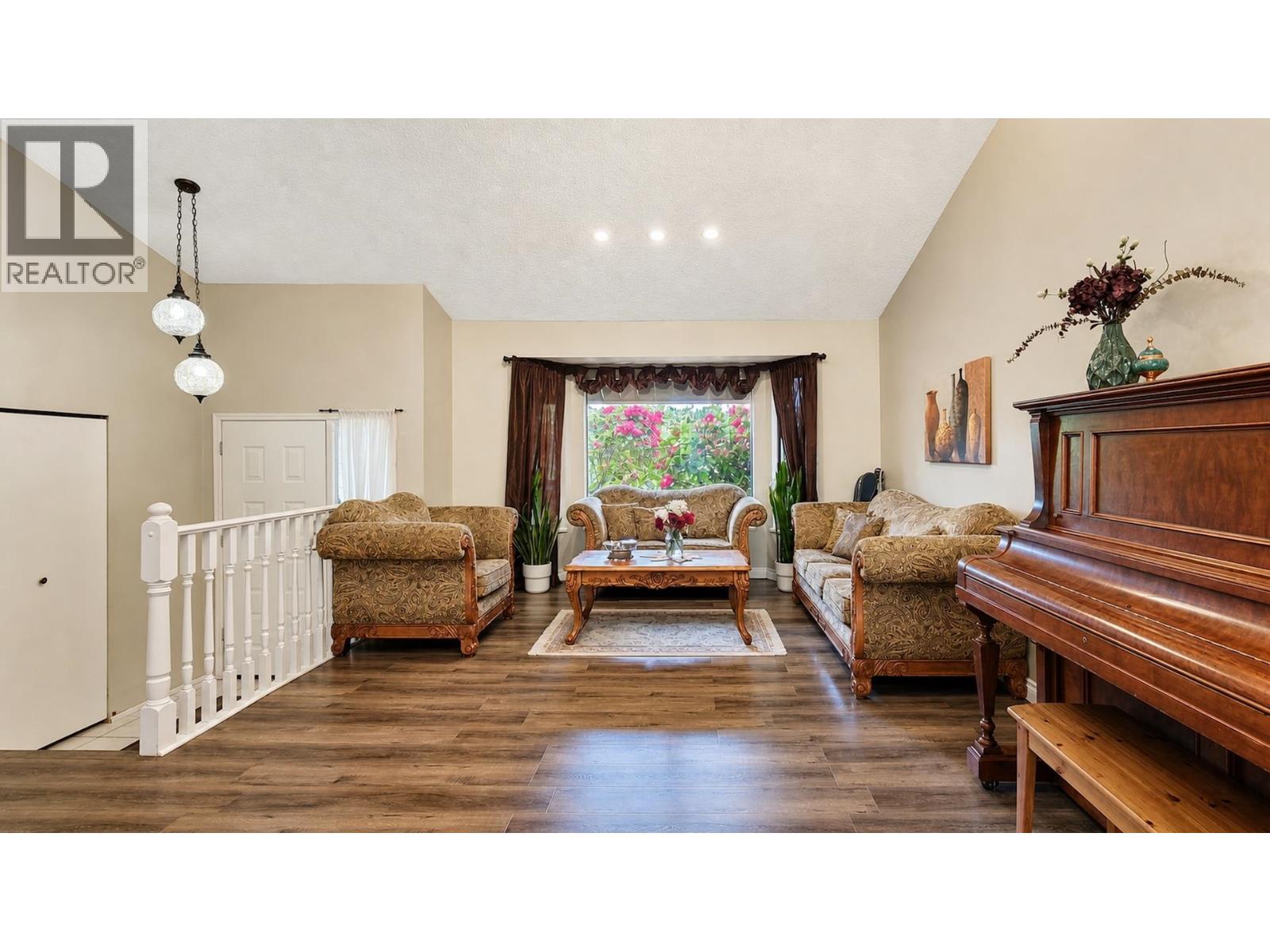 2961 Walton Avenue Property Photo 3