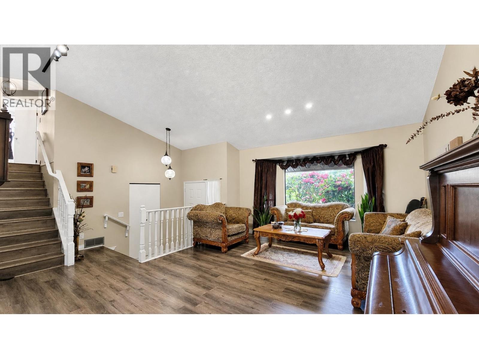 2961 Walton Avenue Property Photo 4
