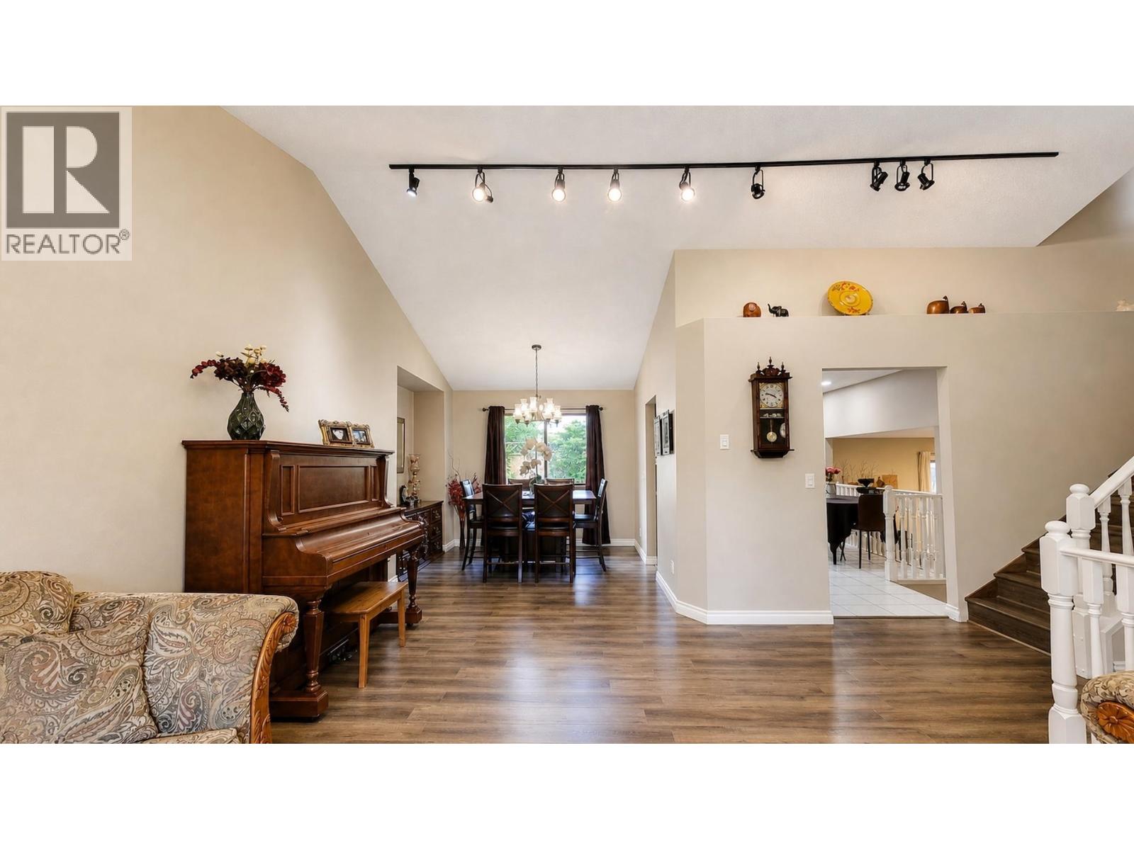 2961 Walton Avenue Property Photo 7