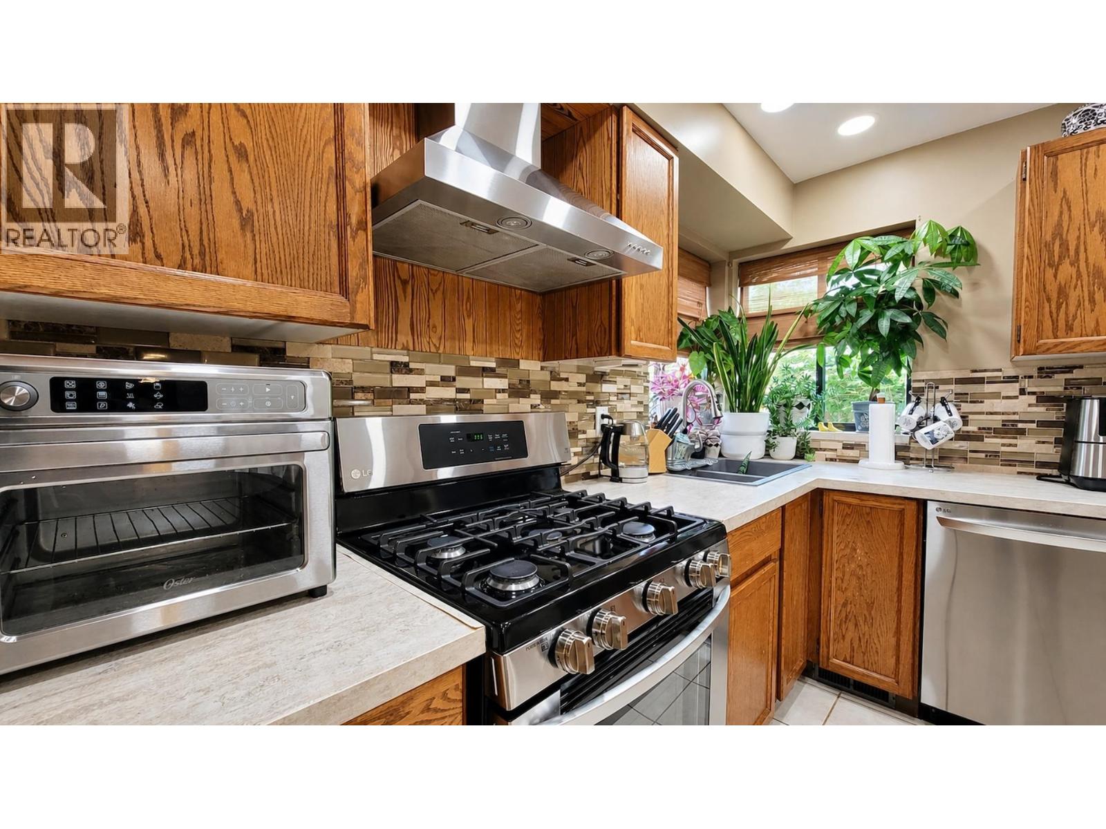 2961 Walton Avenue Property Photo 15