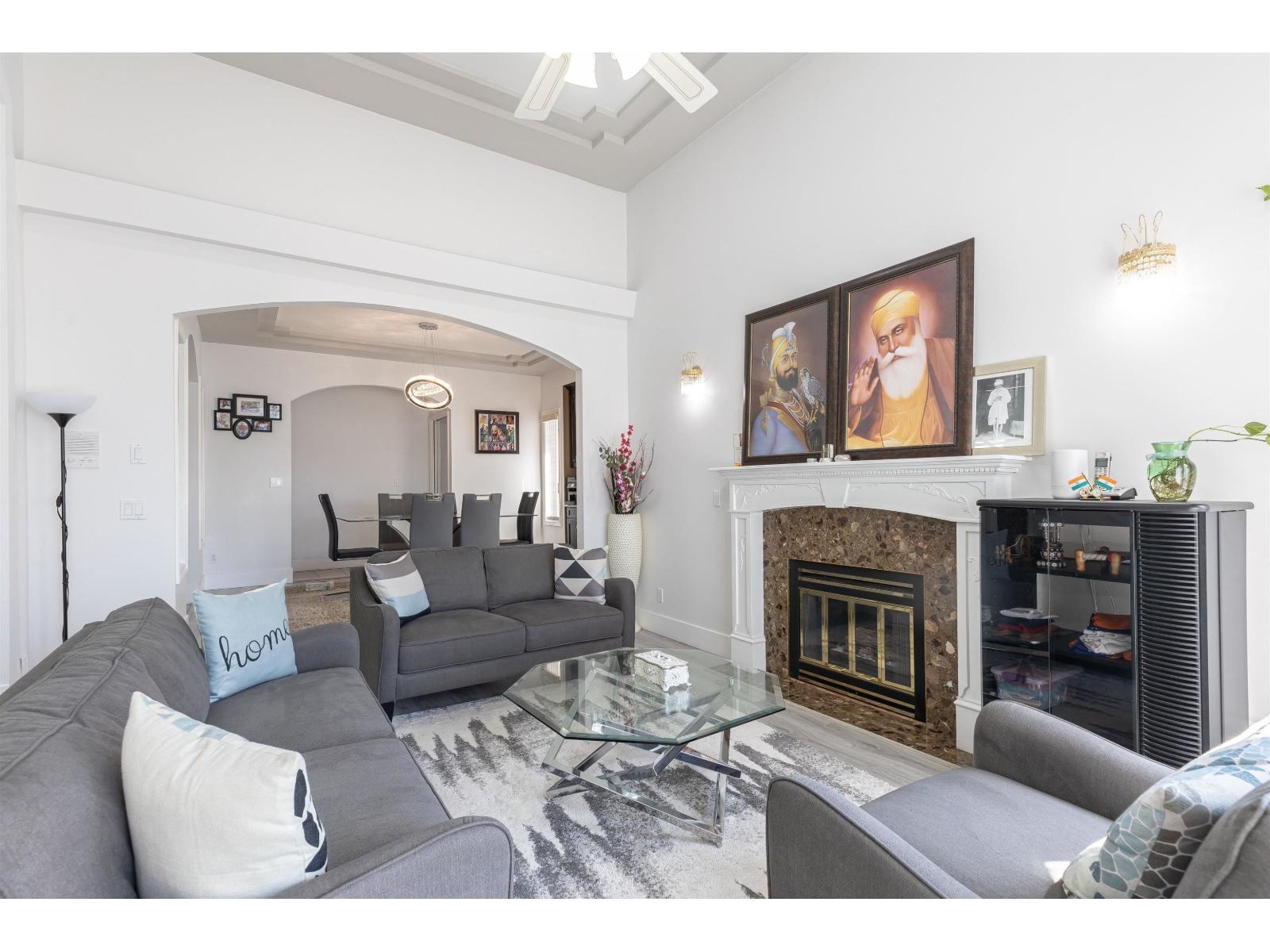8298 151a Street Property Photo 3