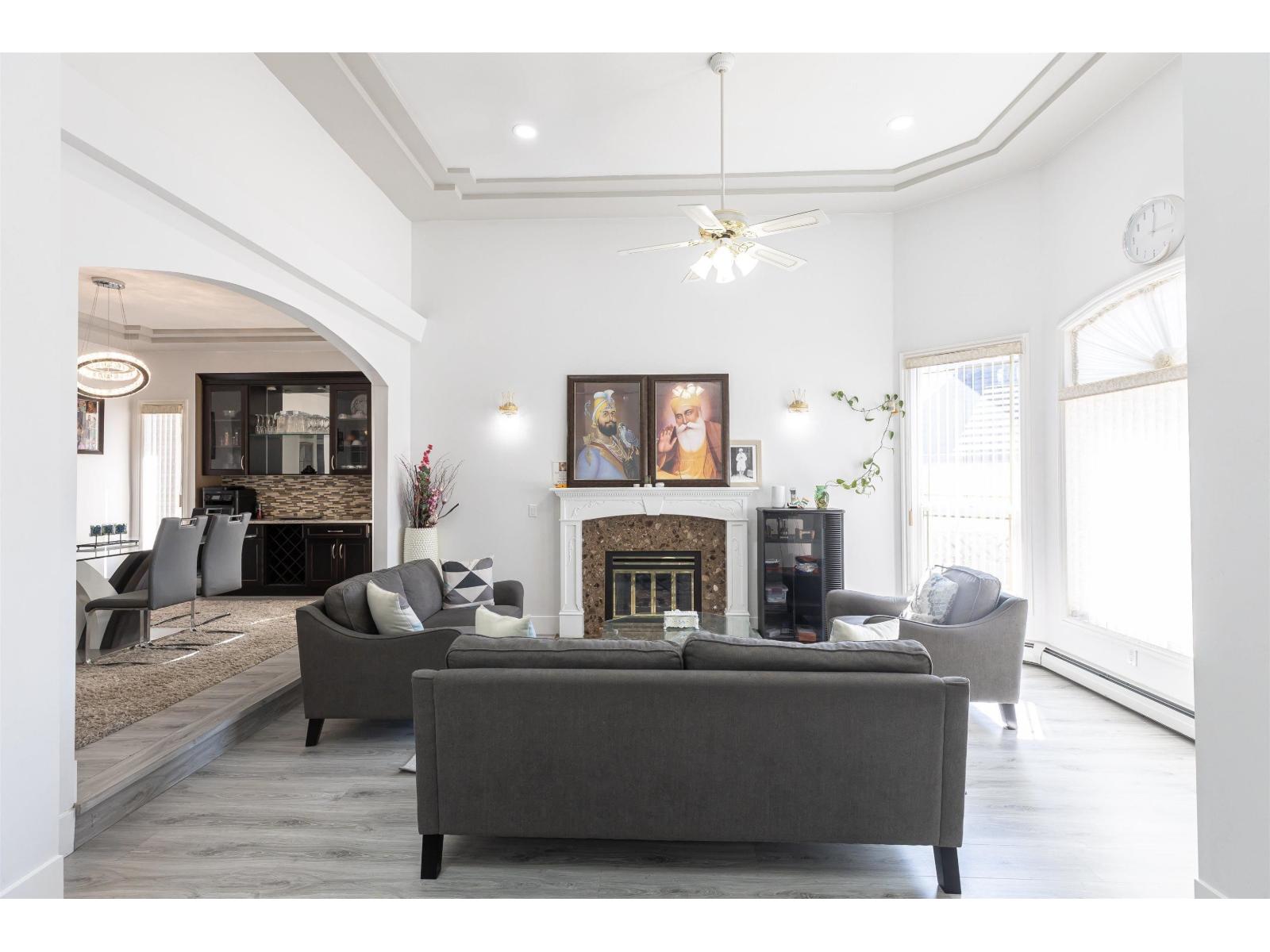 8298 151a Street Property Photo 5