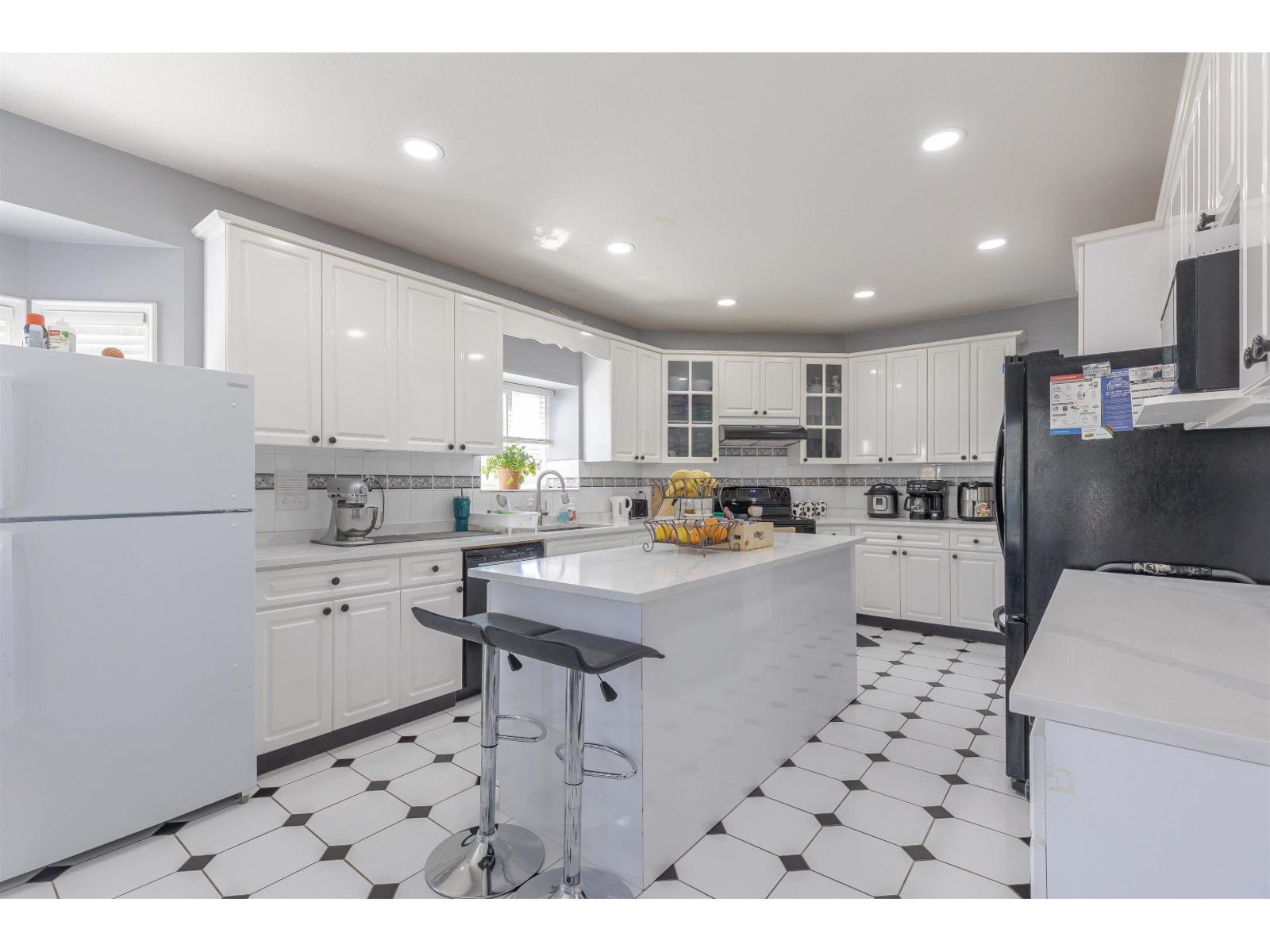 8298 151a Street Property Photo 11