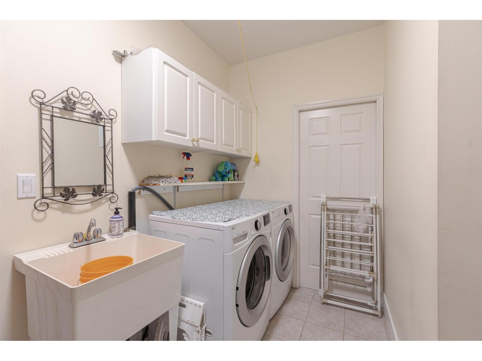 8298 151a Street Property Photo 14