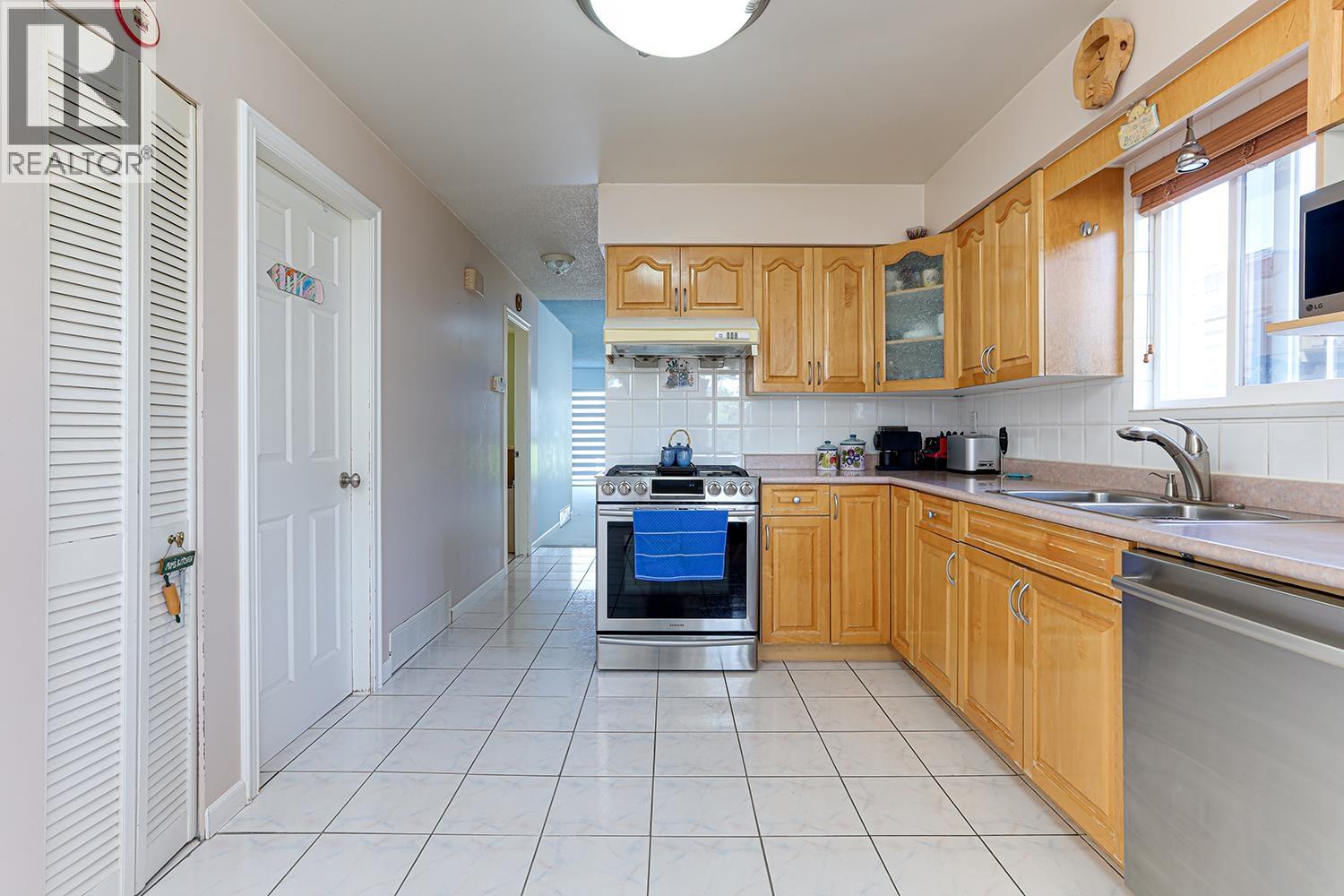 2142 Grant Avenue Property Photo 12