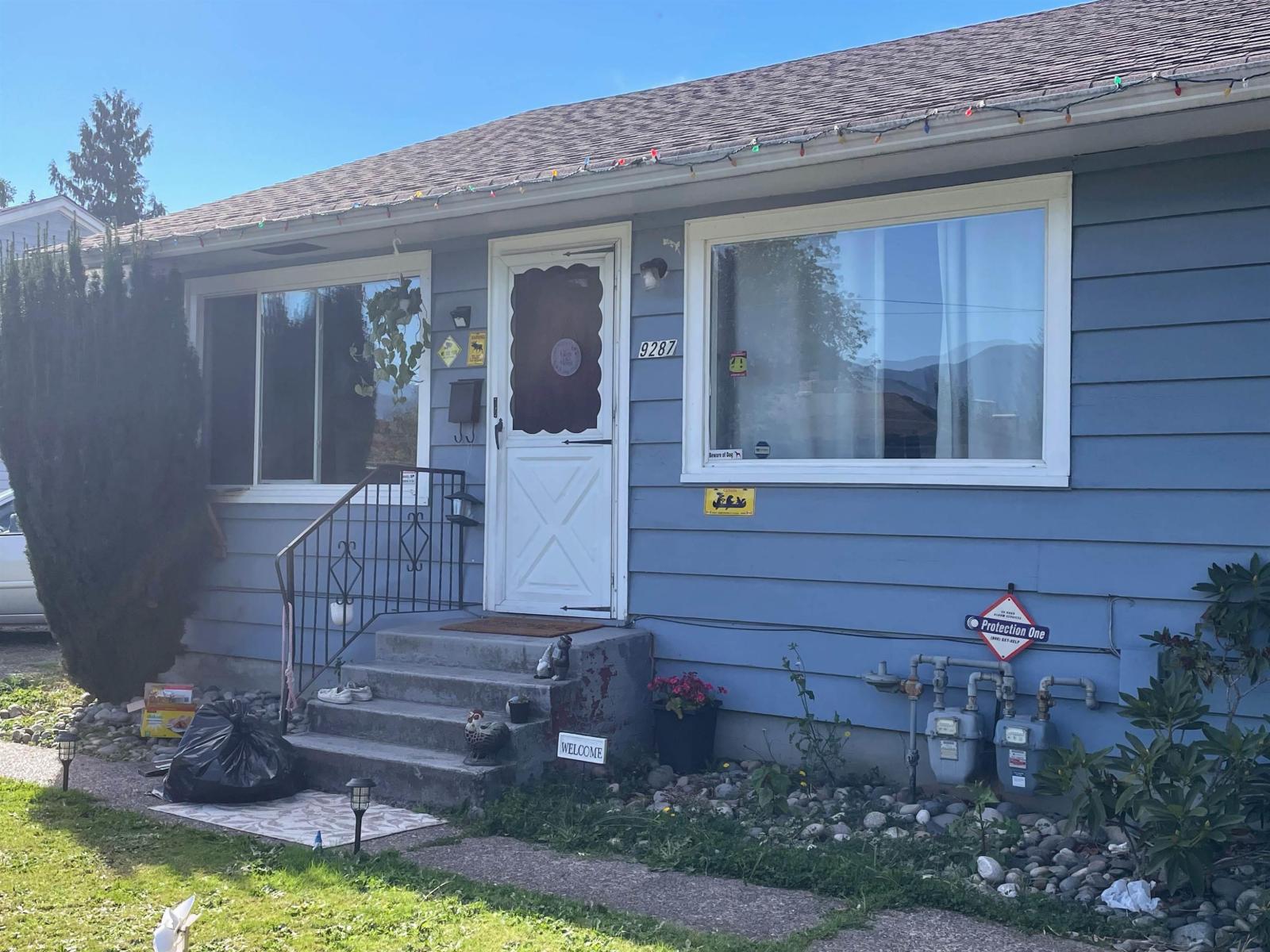 9287 ARMITAGE Street Property Photo 1